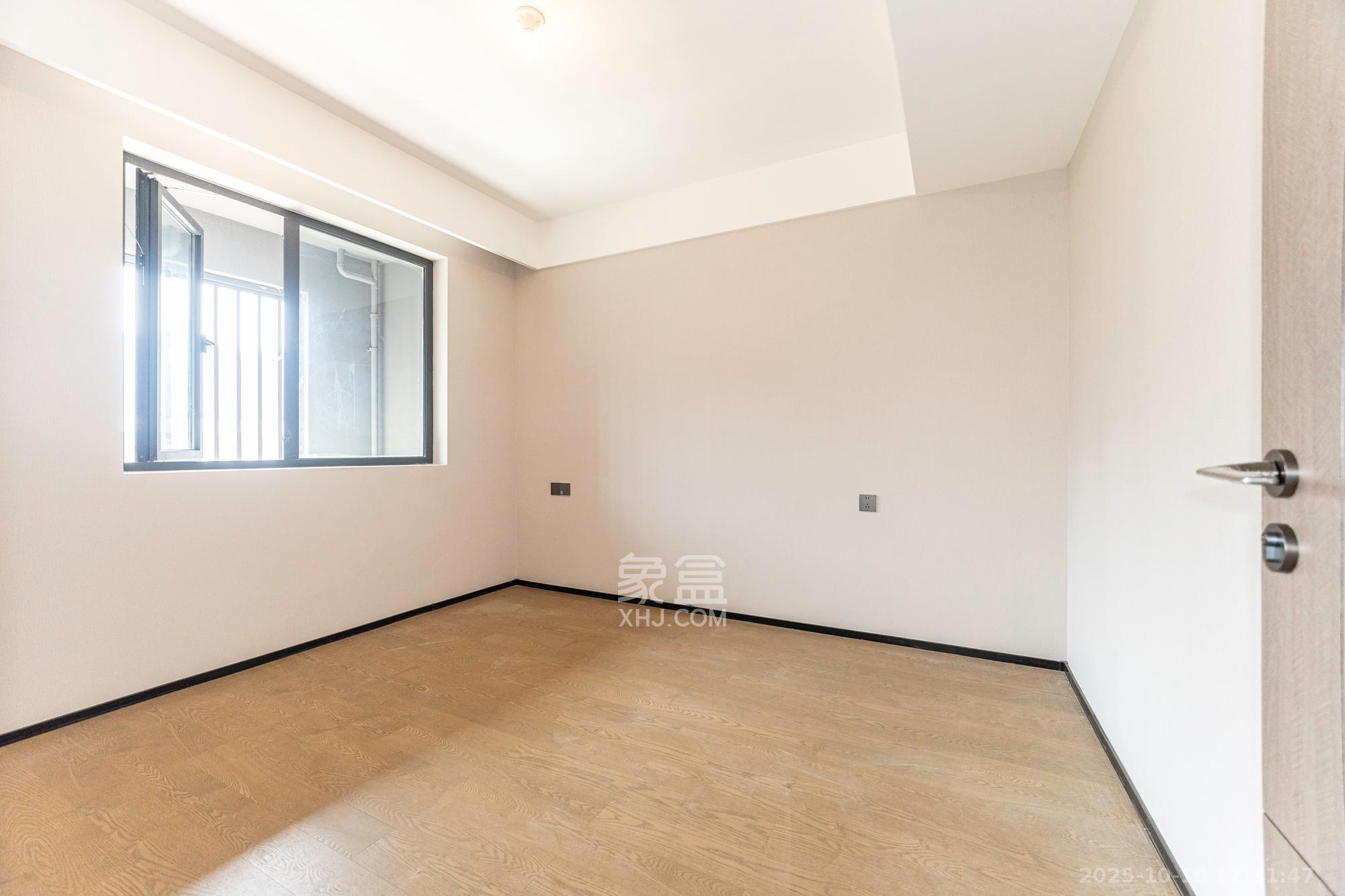 万科松湖天地  4室2厅2卫    200.0万卧室