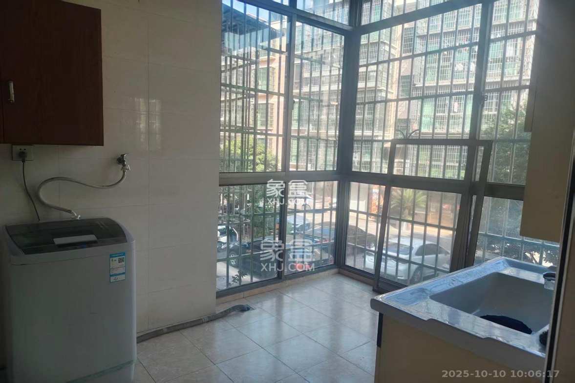 华美佳园(鄱阳佳园) 3室2厅1卫 1800.0元/月 华美佳园(鄱阳佳园) 3室2厅1卫 1800.0元/月室内图