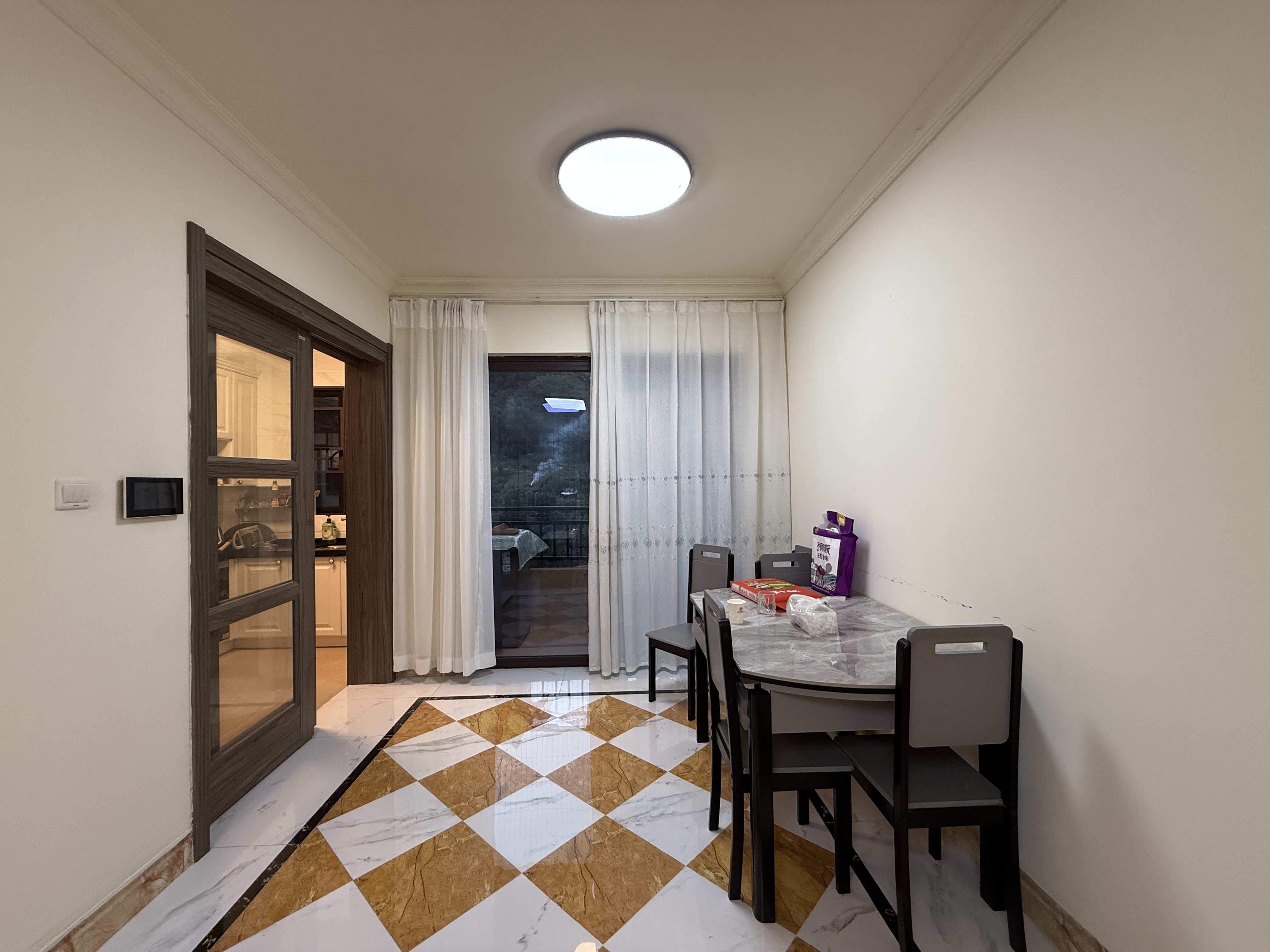 碧桂园豪园 4室2厅2卫 1800.0元/月 碧桂园豪园 4室2厅2卫 1800.0元/月室内图