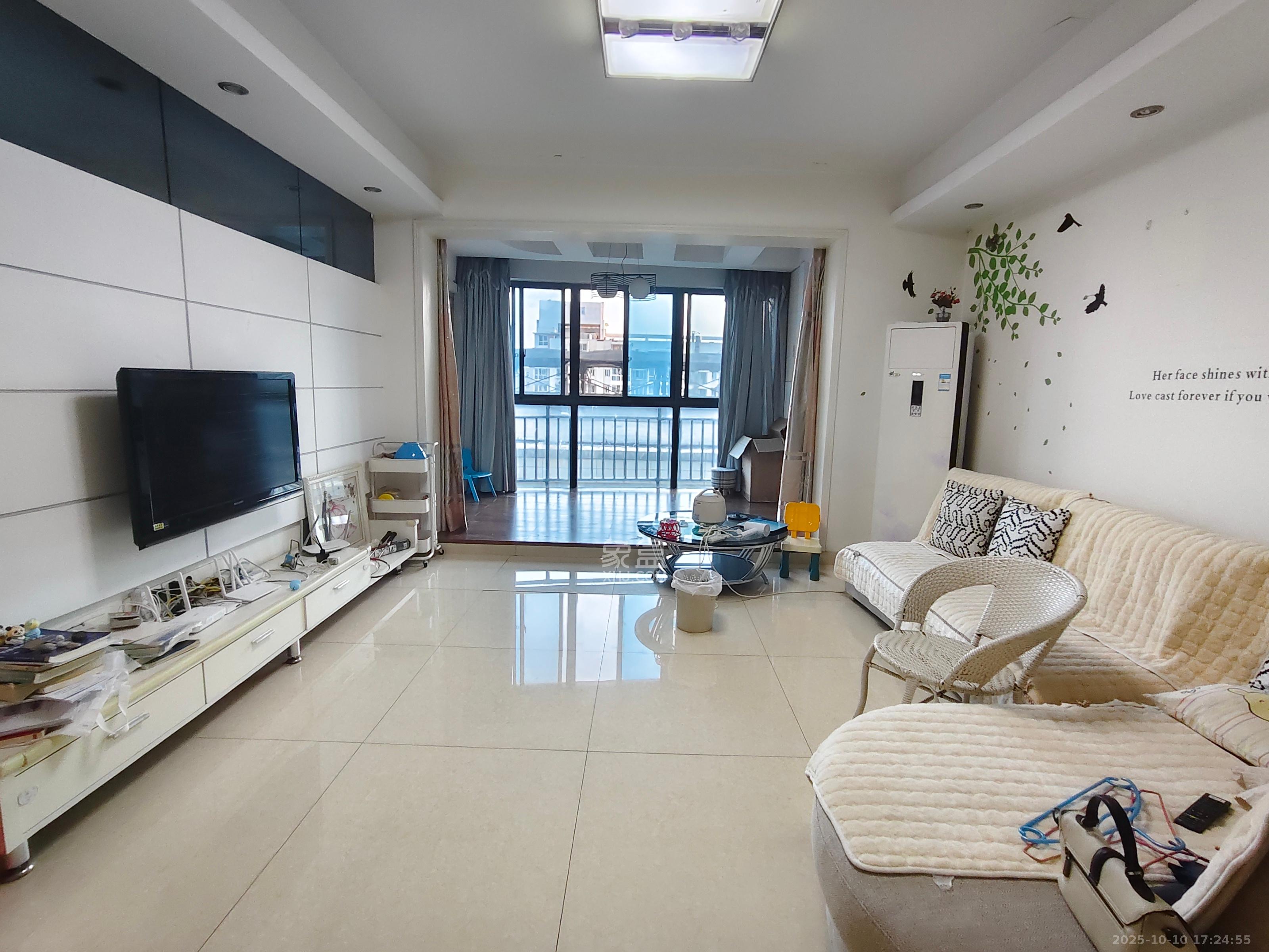 融圣国际 1室1厅1卫 1200.0元/月 融圣国际 1室1厅1卫 1200.0元/月室内图