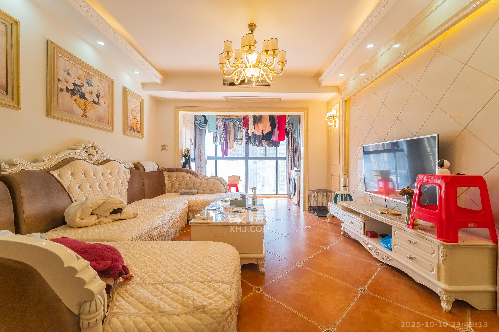 恒基凯旋门三期  3室2厅1卫    94.8万 恒基凯旋门三期  3室2厅1卫    94.8万客厅