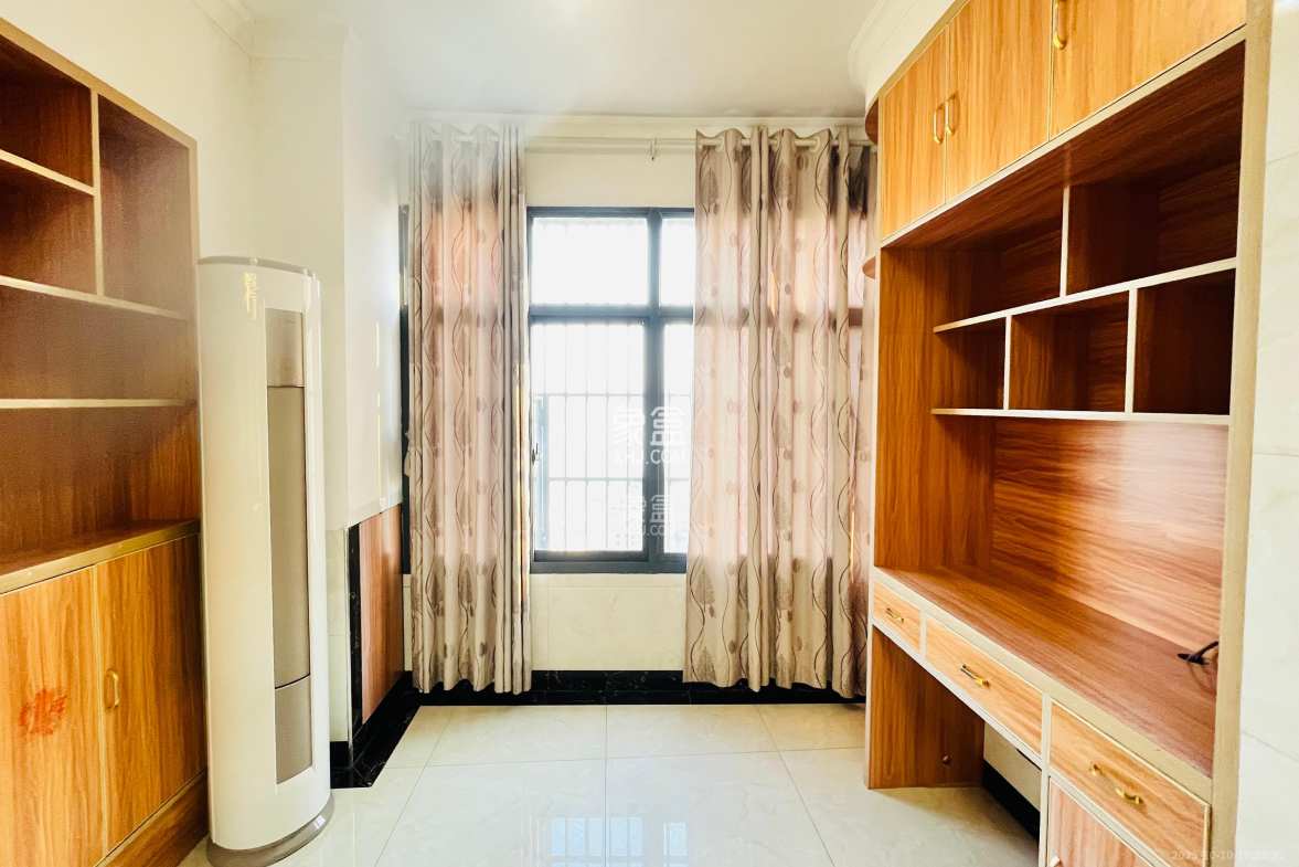 德惠雅苑(众星湘港公馆) 3室2厅1卫 2100.0元/月 德惠雅苑(众星湘港公馆) 3室2厅1卫 2100.0元/月室内图