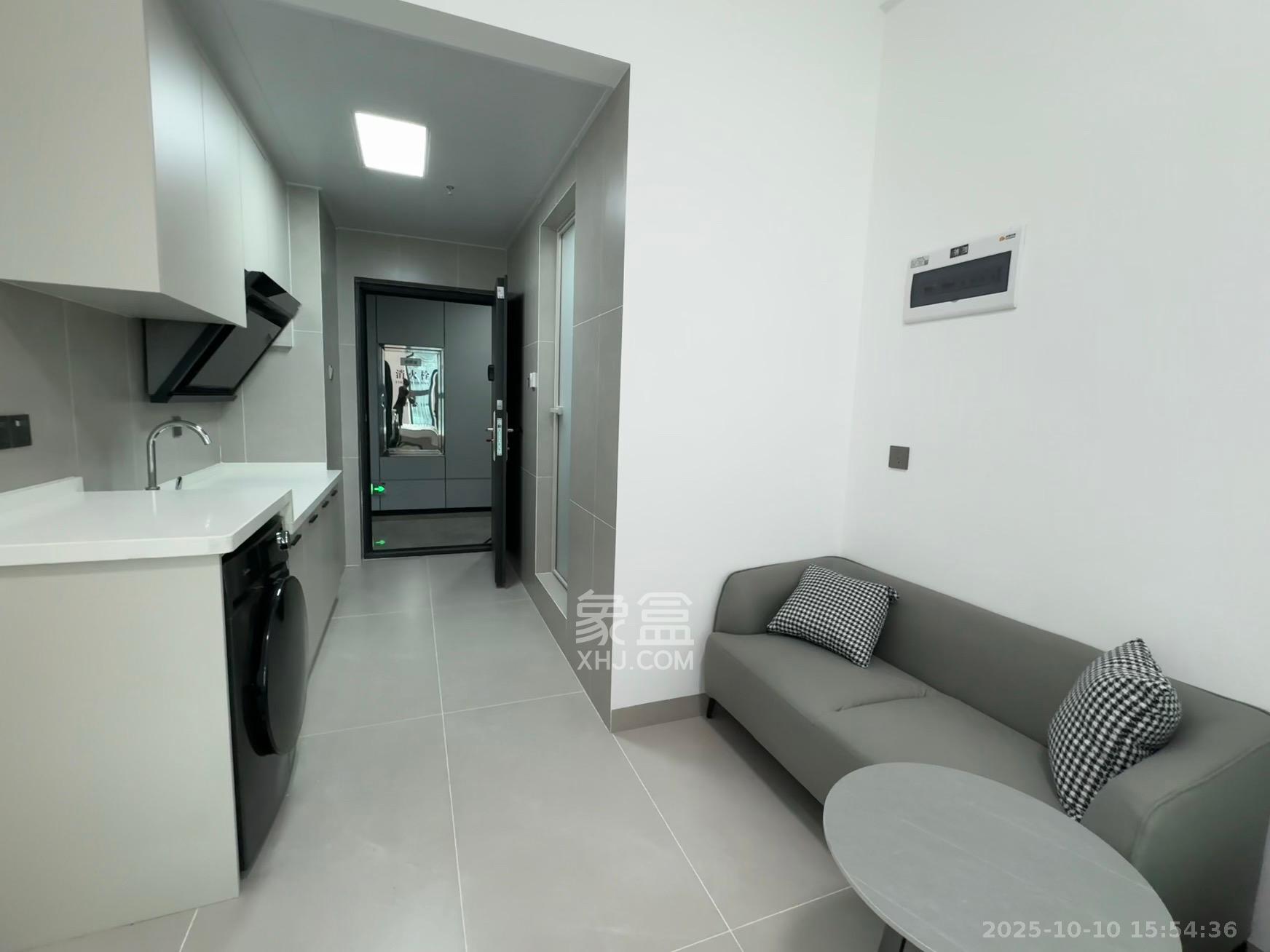 绿地商务广场 1室1厅1卫 1500.0元/月 绿地商务广场 1室1厅1卫 1500.0元/月室内图