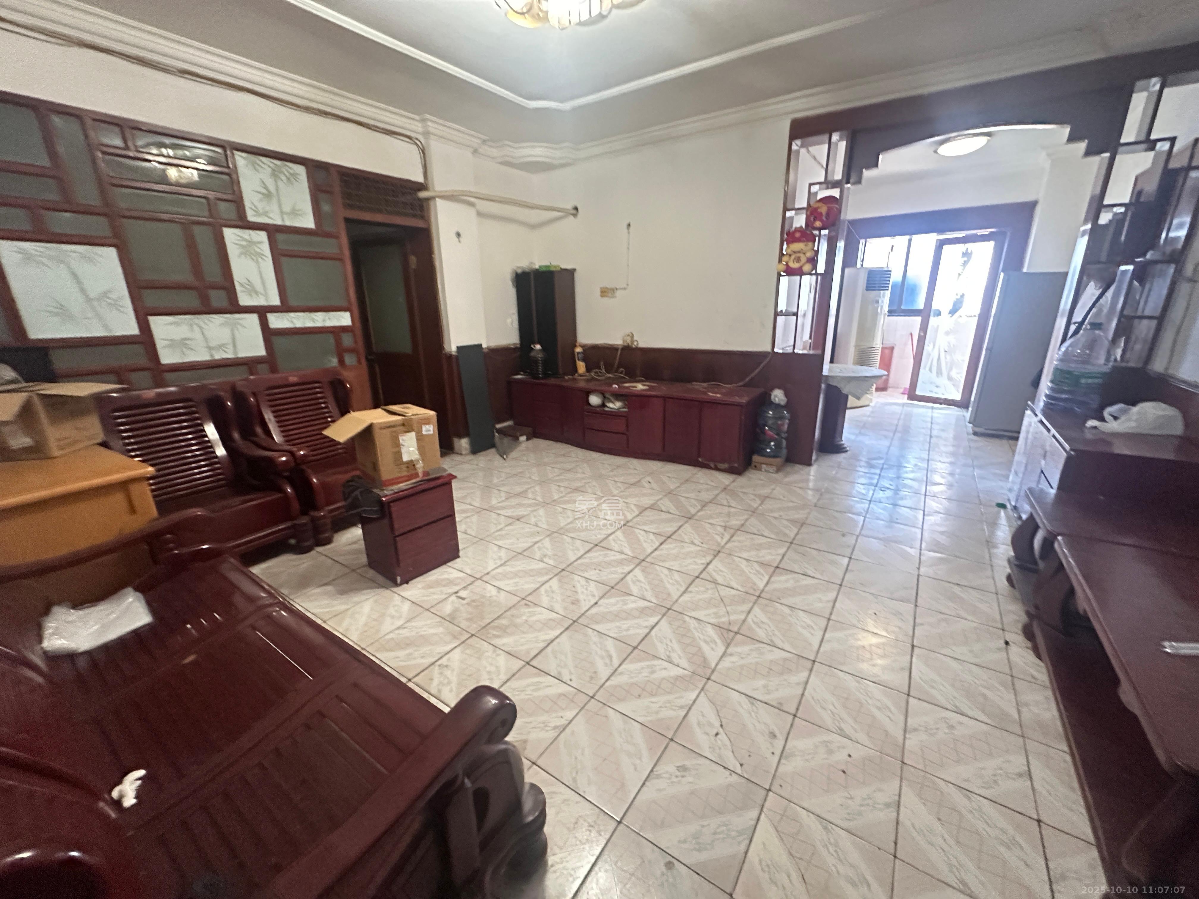 东塘工商银行宿舍 1室0厅0卫 2100.0元/月 东塘工商银行宿舍 1室0厅0卫 2100.0元/月室内图