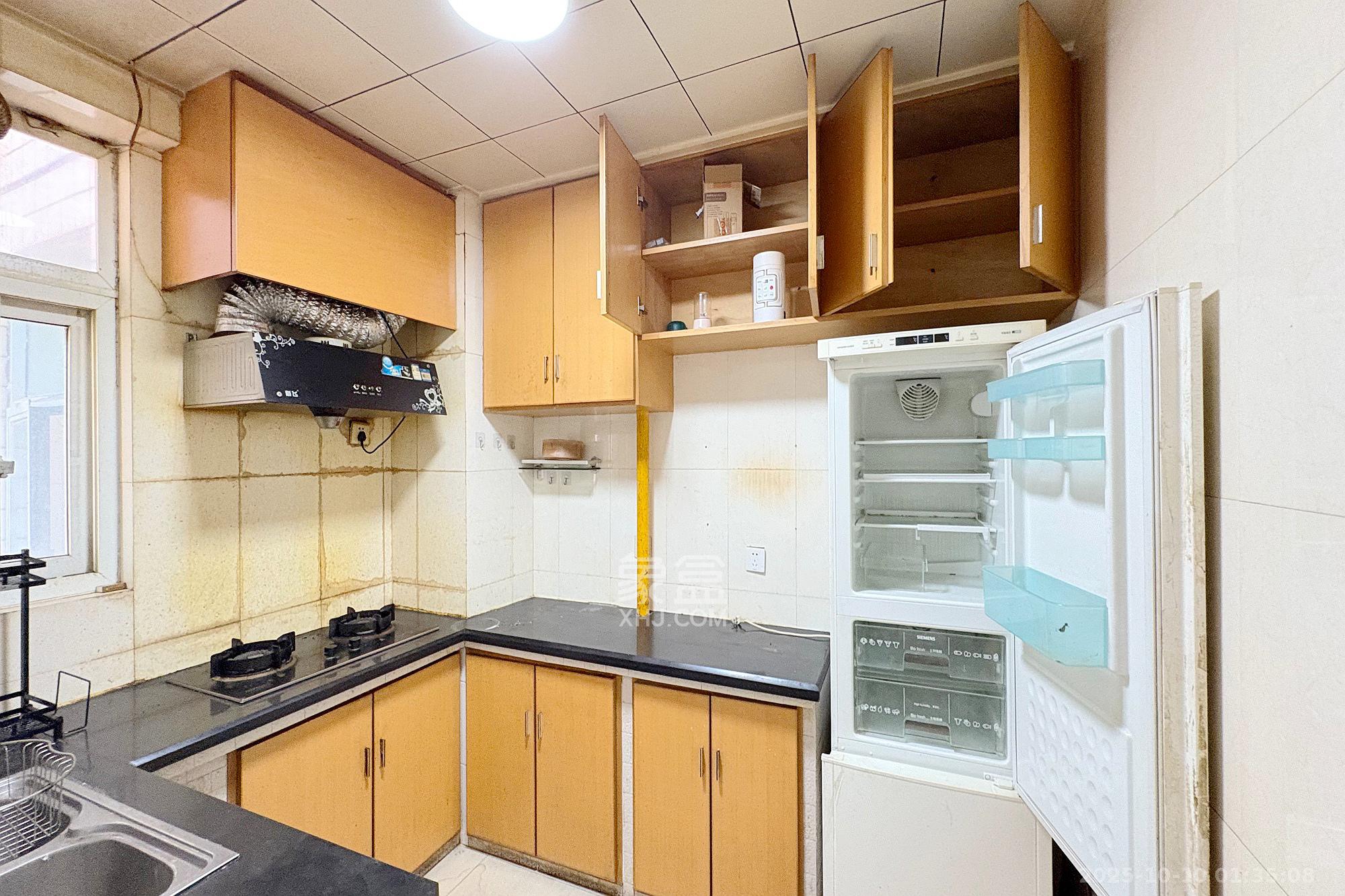 梦泽园  4室2厅1卫    220.0万厨房