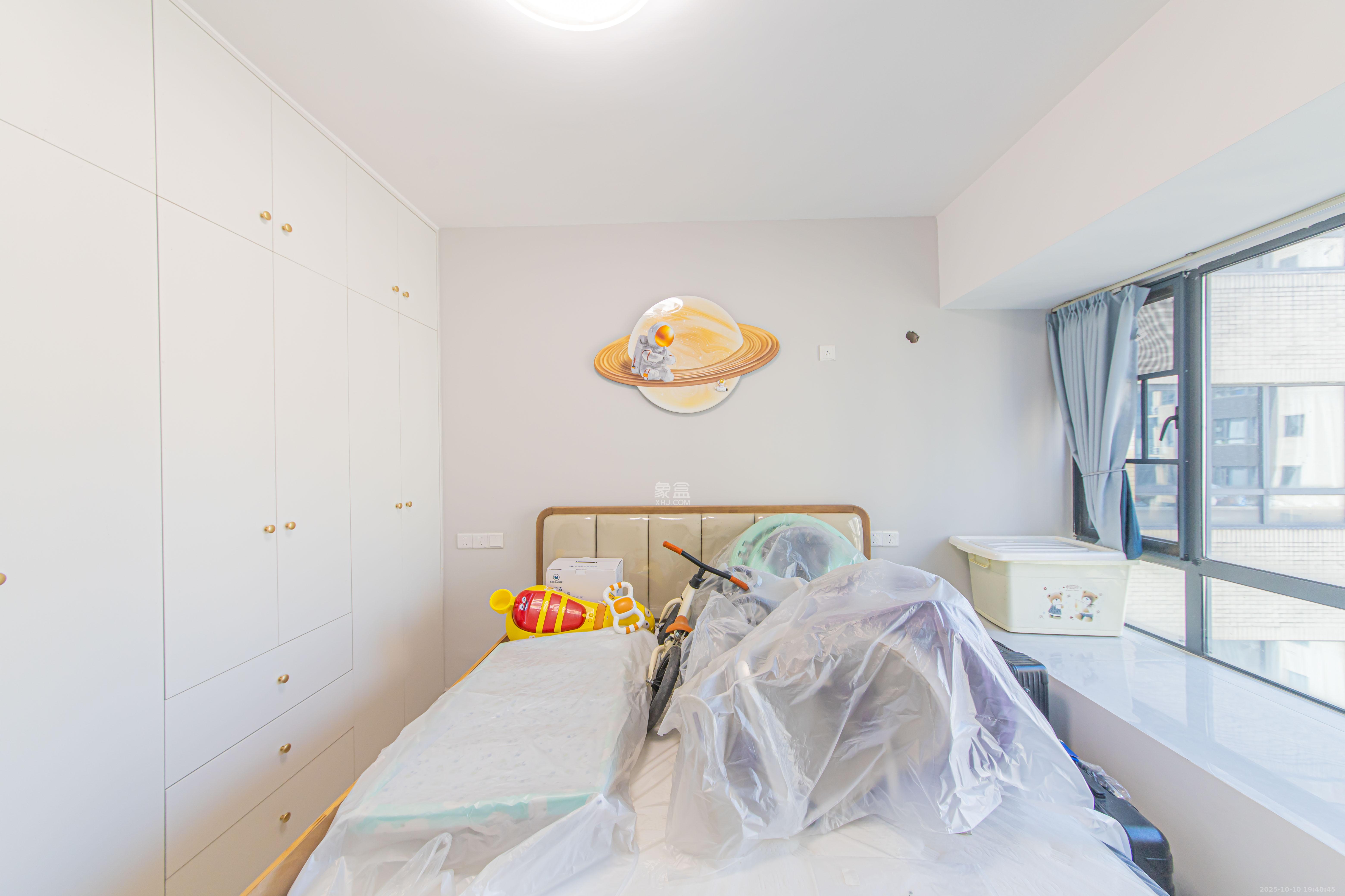 九峰远见  3室2厅2卫    155.0万卧室