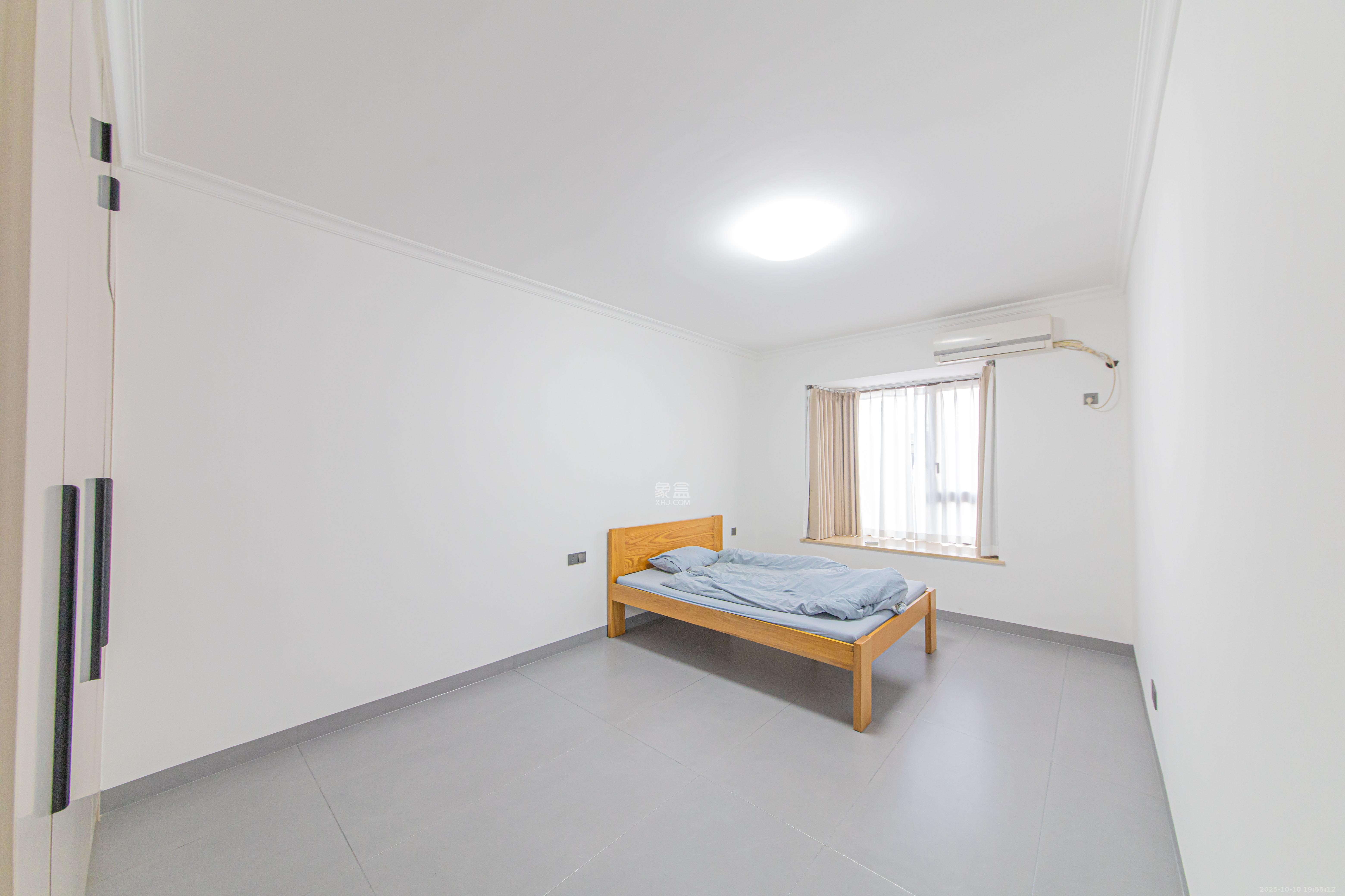 绿地公馆（绿地名邸）  3室2厅2卫    118.0万卧室