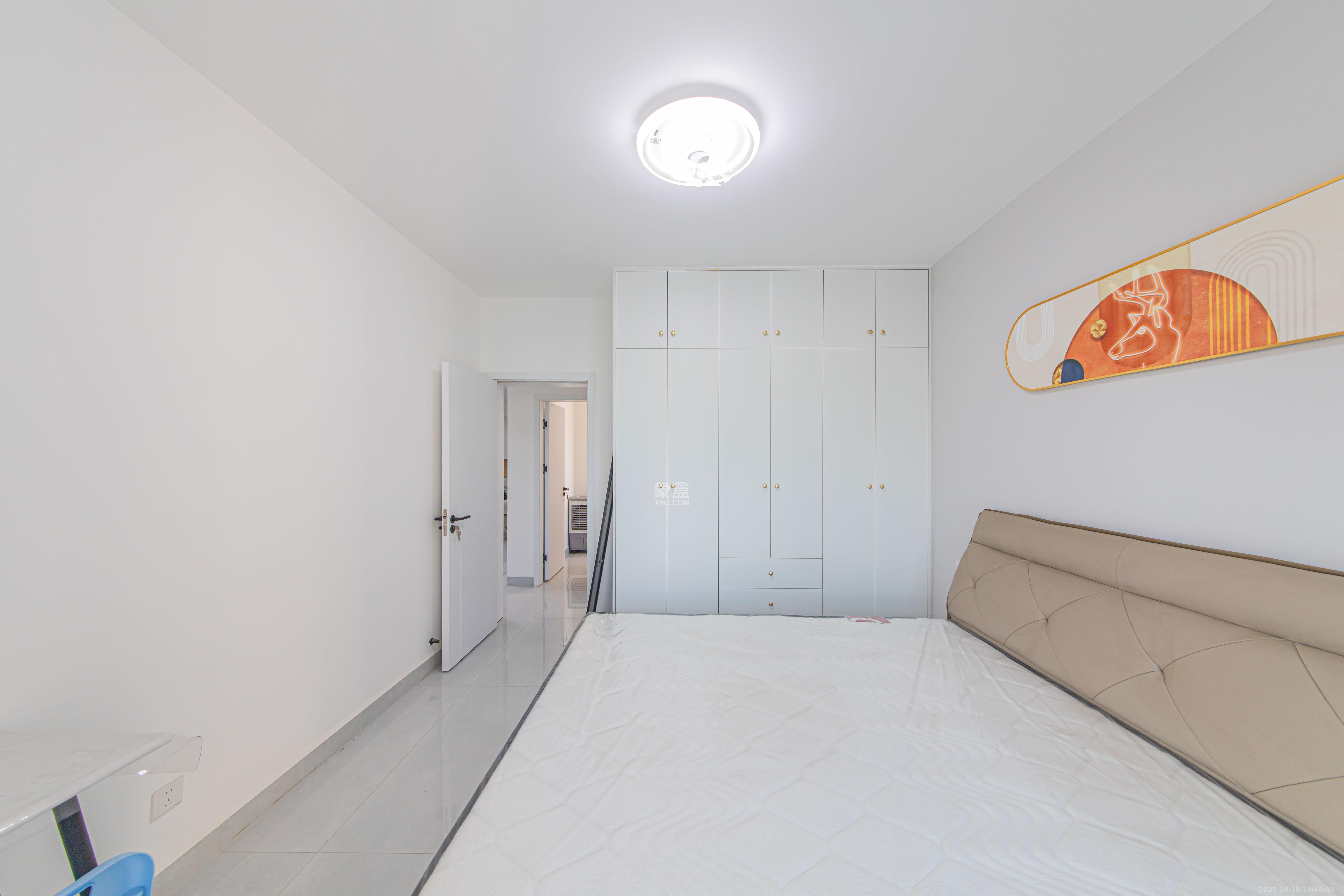 九峰远见  3室2厅2卫    155.0万卧室