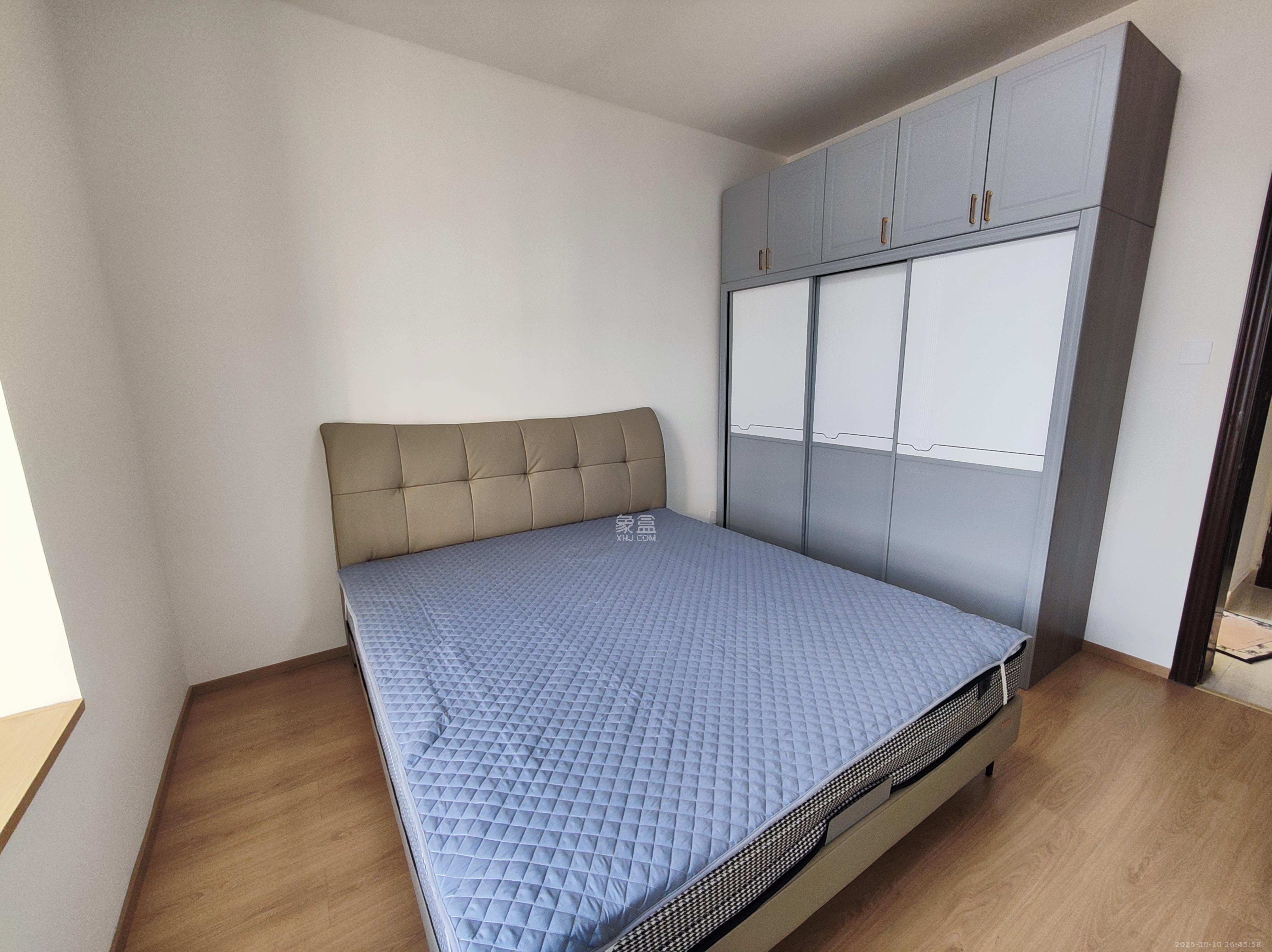 上河国际C区  2室2厅1卫    2500.0元/月室内图