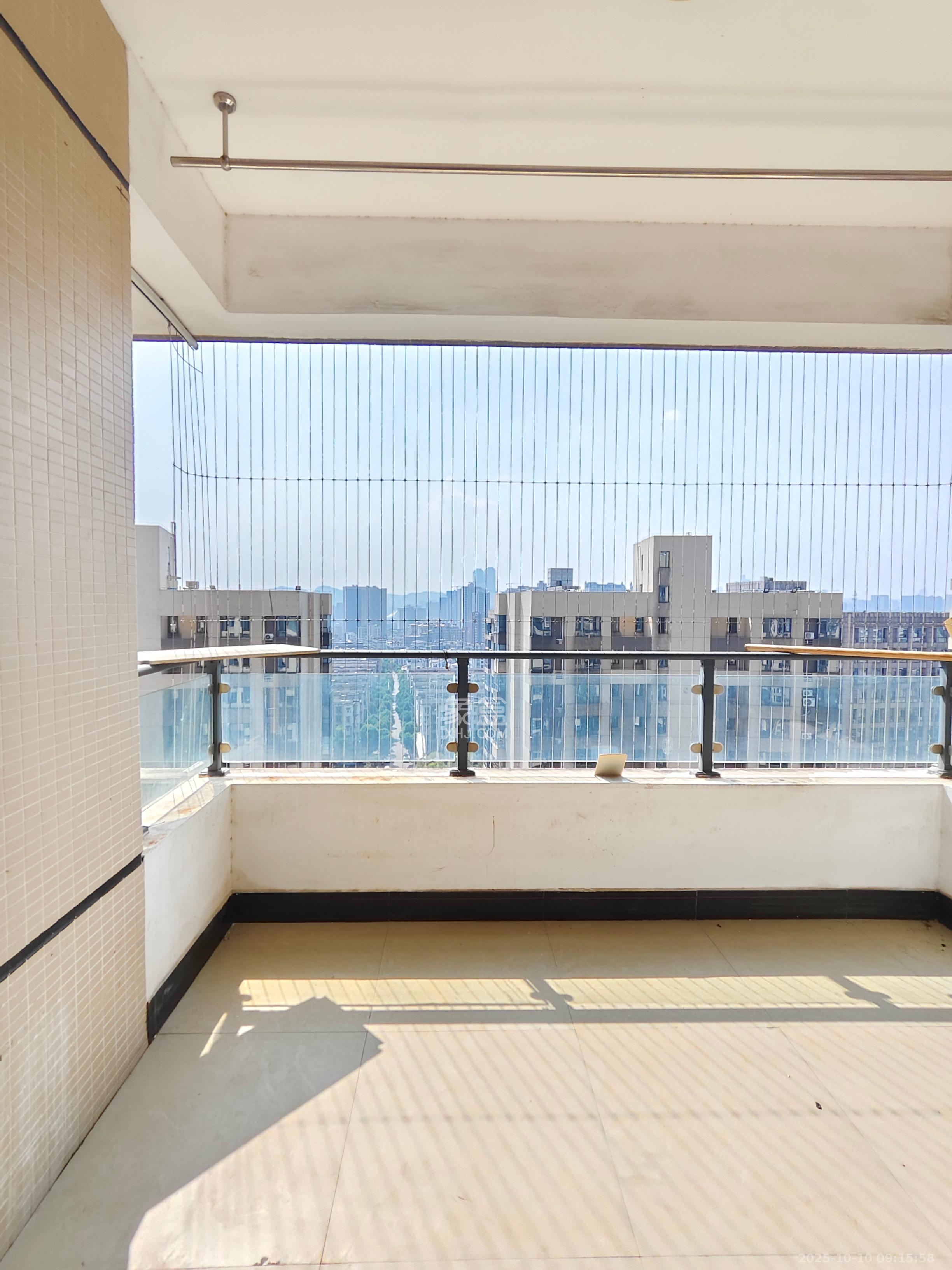 长房时代城 3室2厅2卫 3000.0元/月 长房时代城 3室2厅2卫 3000.0元/月室内图