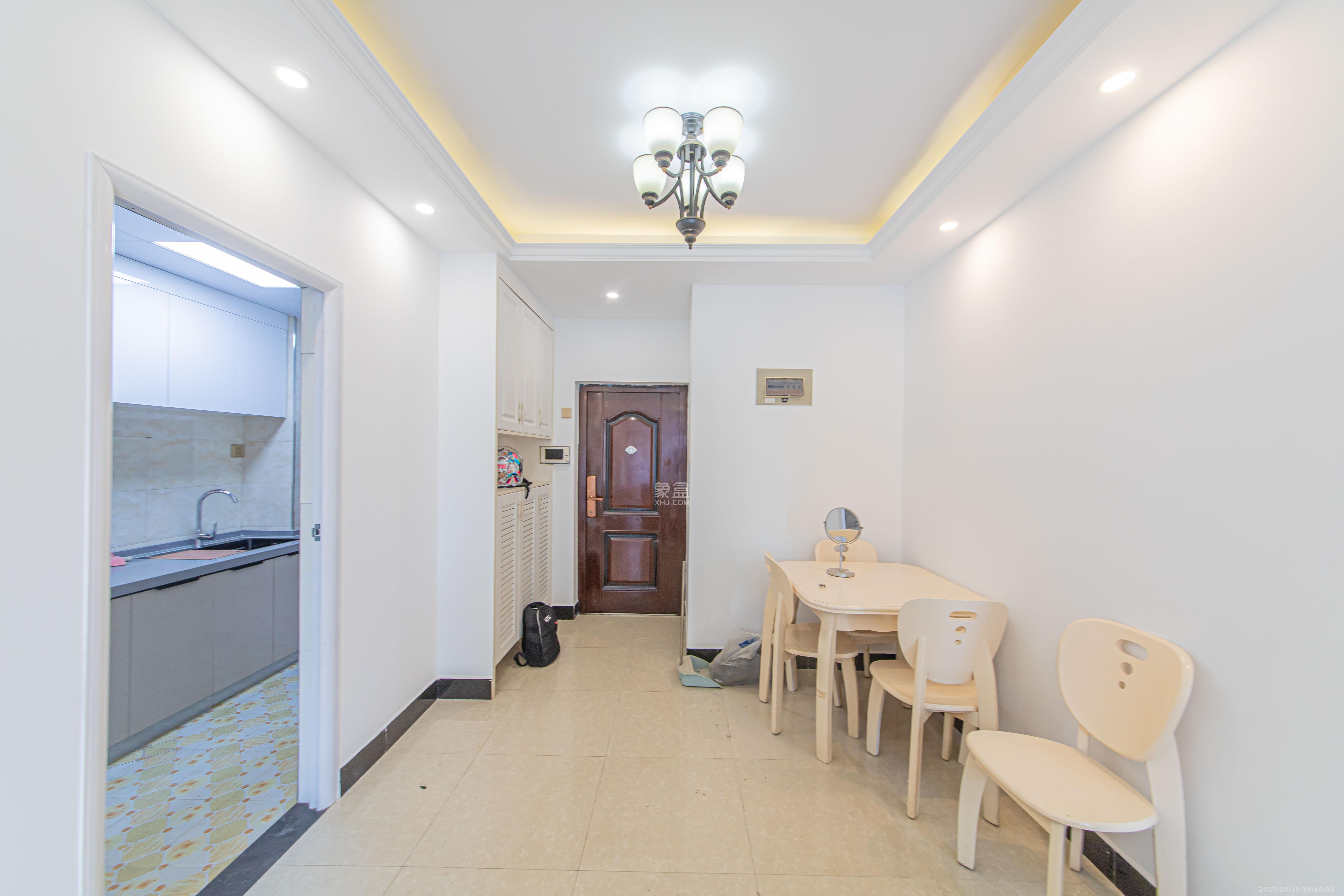 中信文化广场（中信新城二期）  2室2厅1卫    65.8万客厅