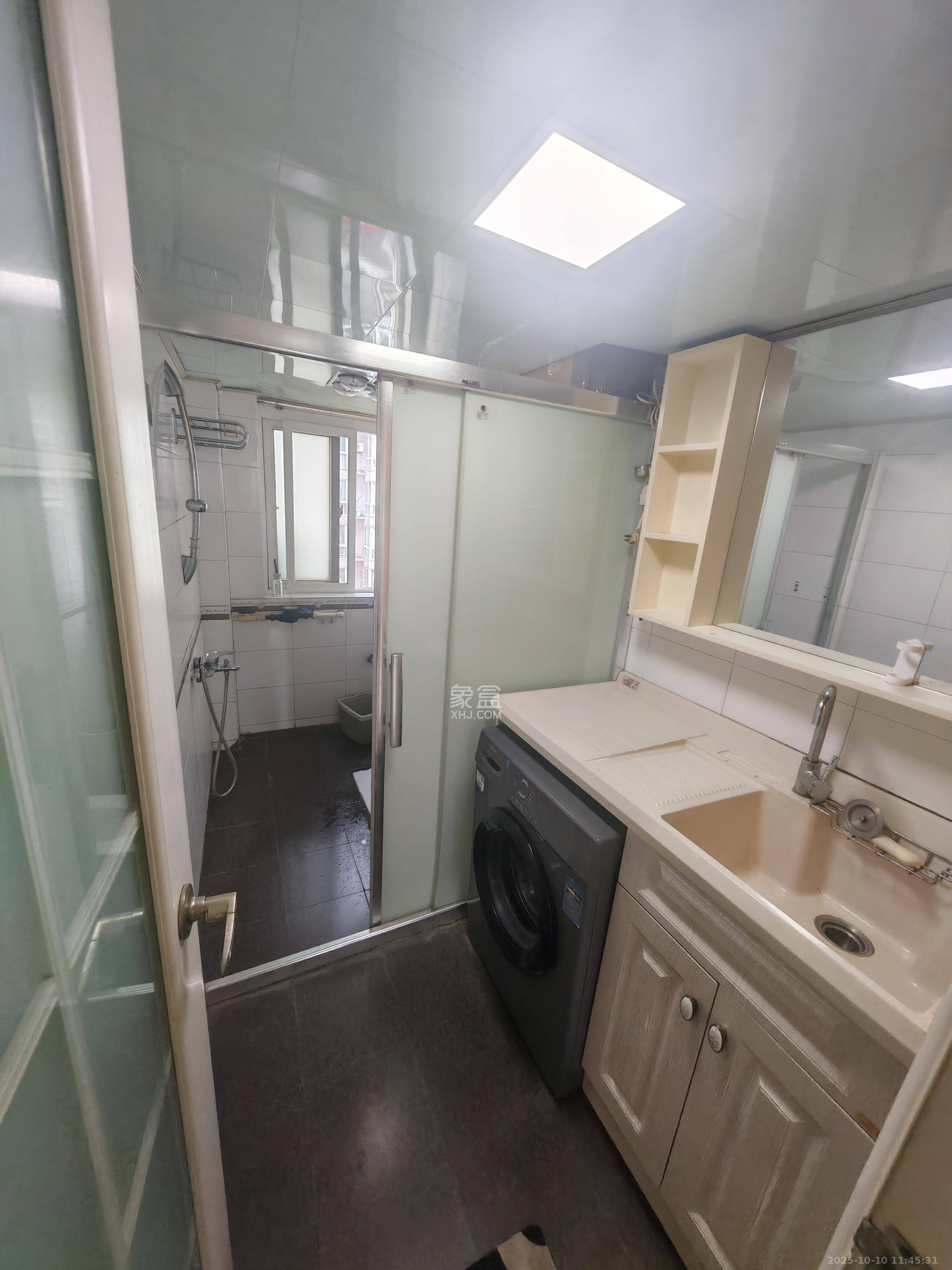 五一华府  3室2厅2卫    5000.0元/月室内图