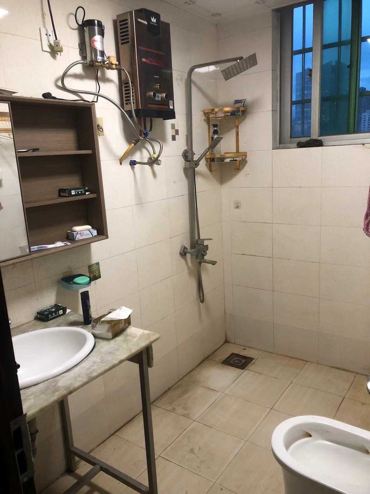 华秀小区  2室1厅1卫    1600.0元/月 华秀小区  2室1厅1卫    1600.0元/月室内图