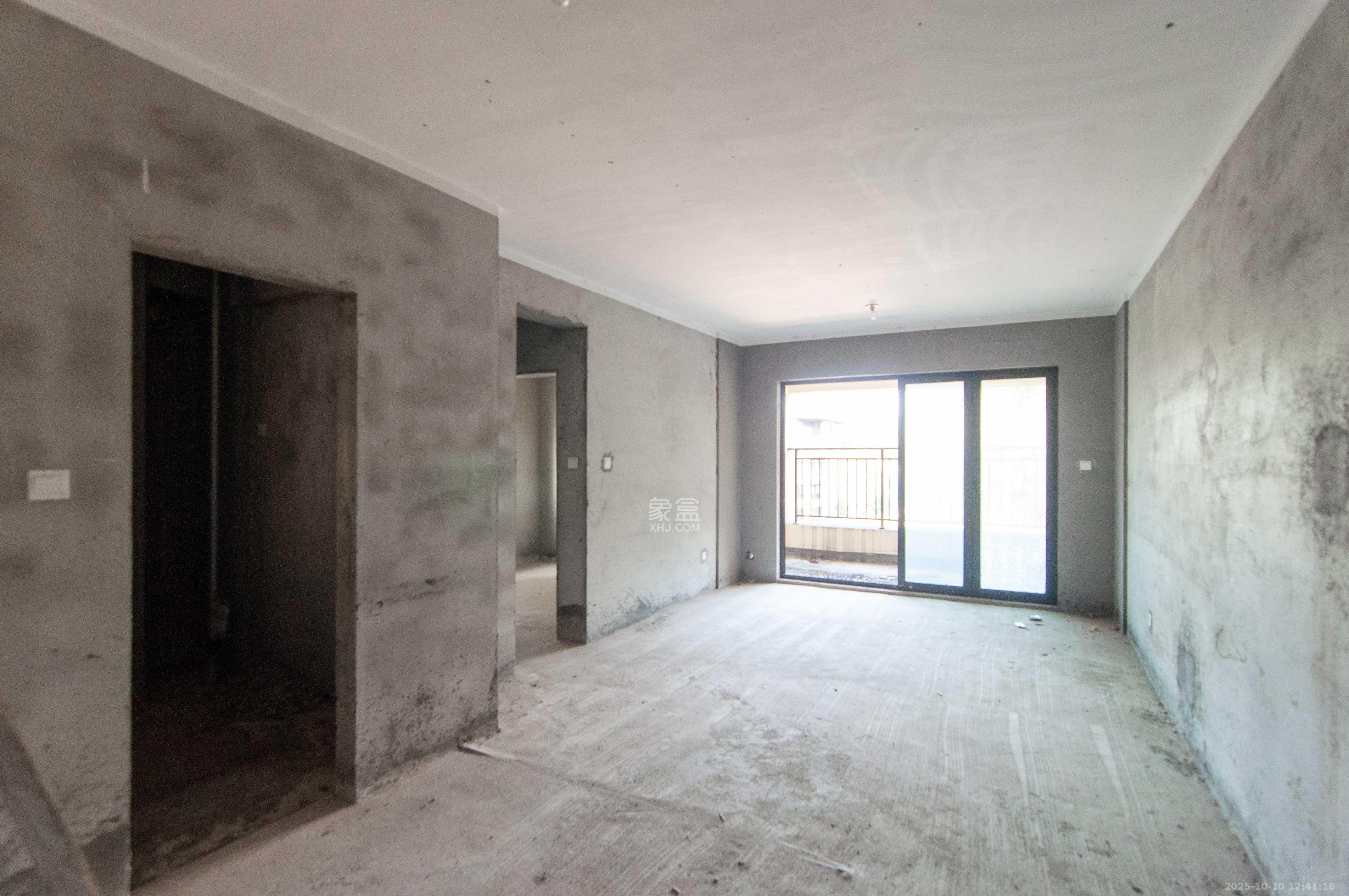 梅溪正荣府  4室2厅2卫    155.0万客厅