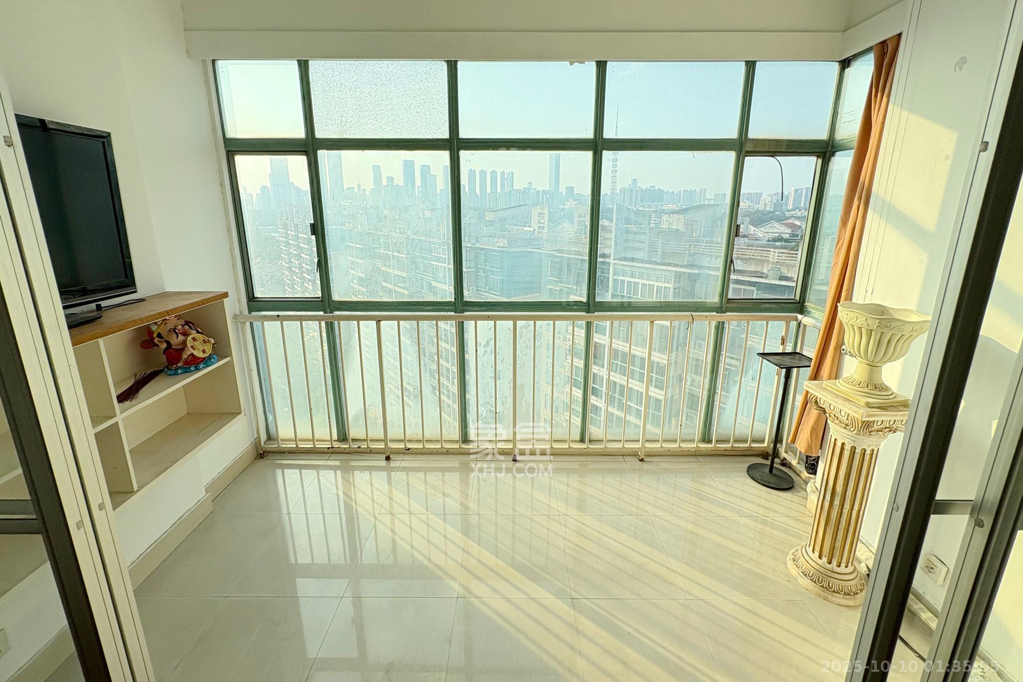 梦泽园  4室2厅1卫    220.0万阳台