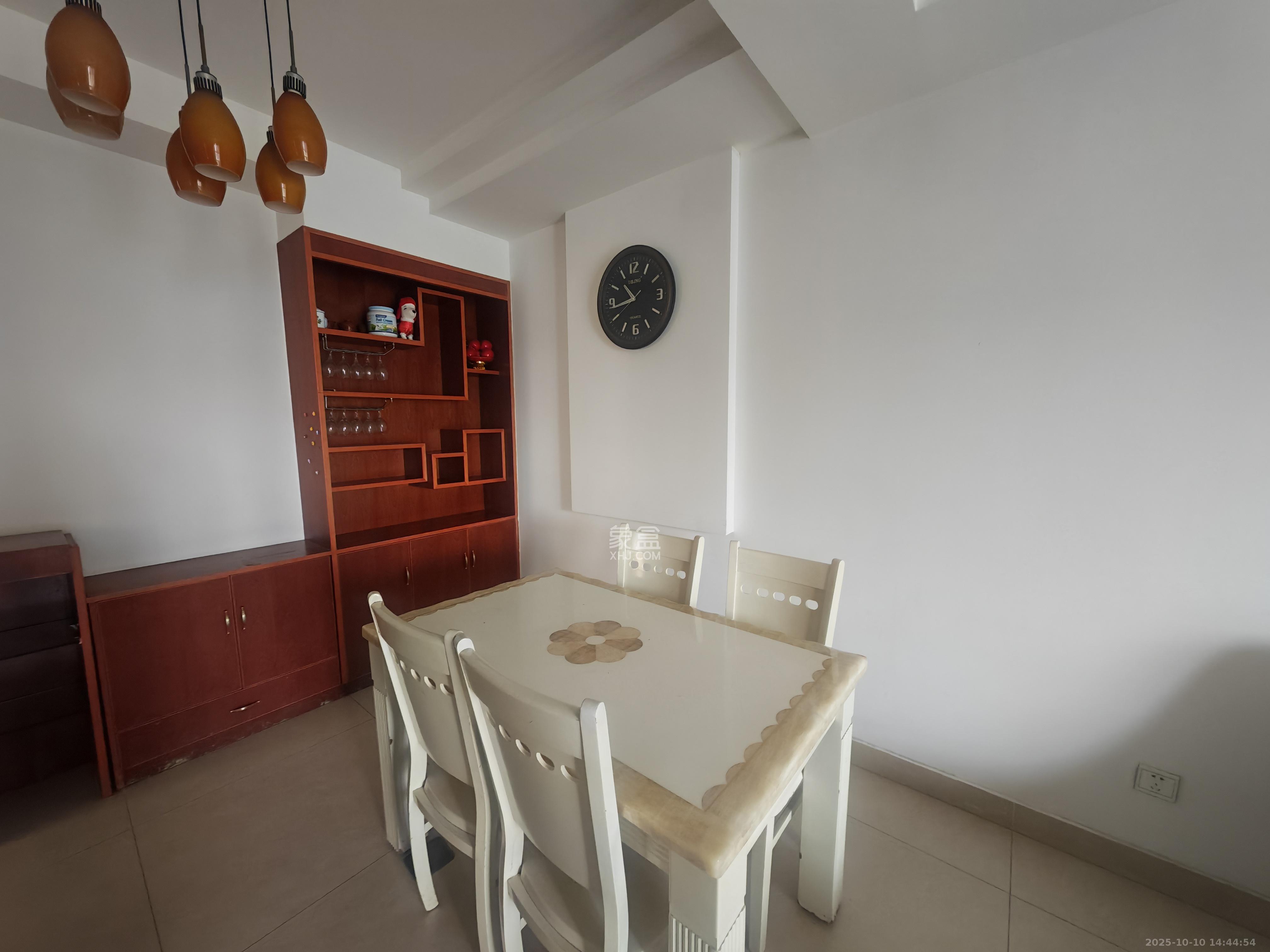 锦湘国际星城三期（锦绣苑）  2室2厅1卫    2300.0元/月室内图