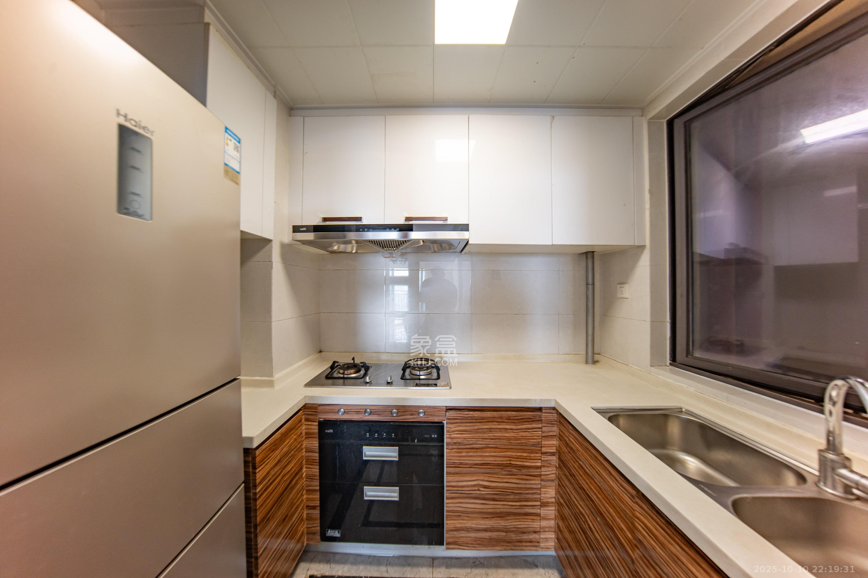 中海国际五期 3室2厅2卫 98.0万 中海国际五期 3室2厅2卫 98.0万厨房