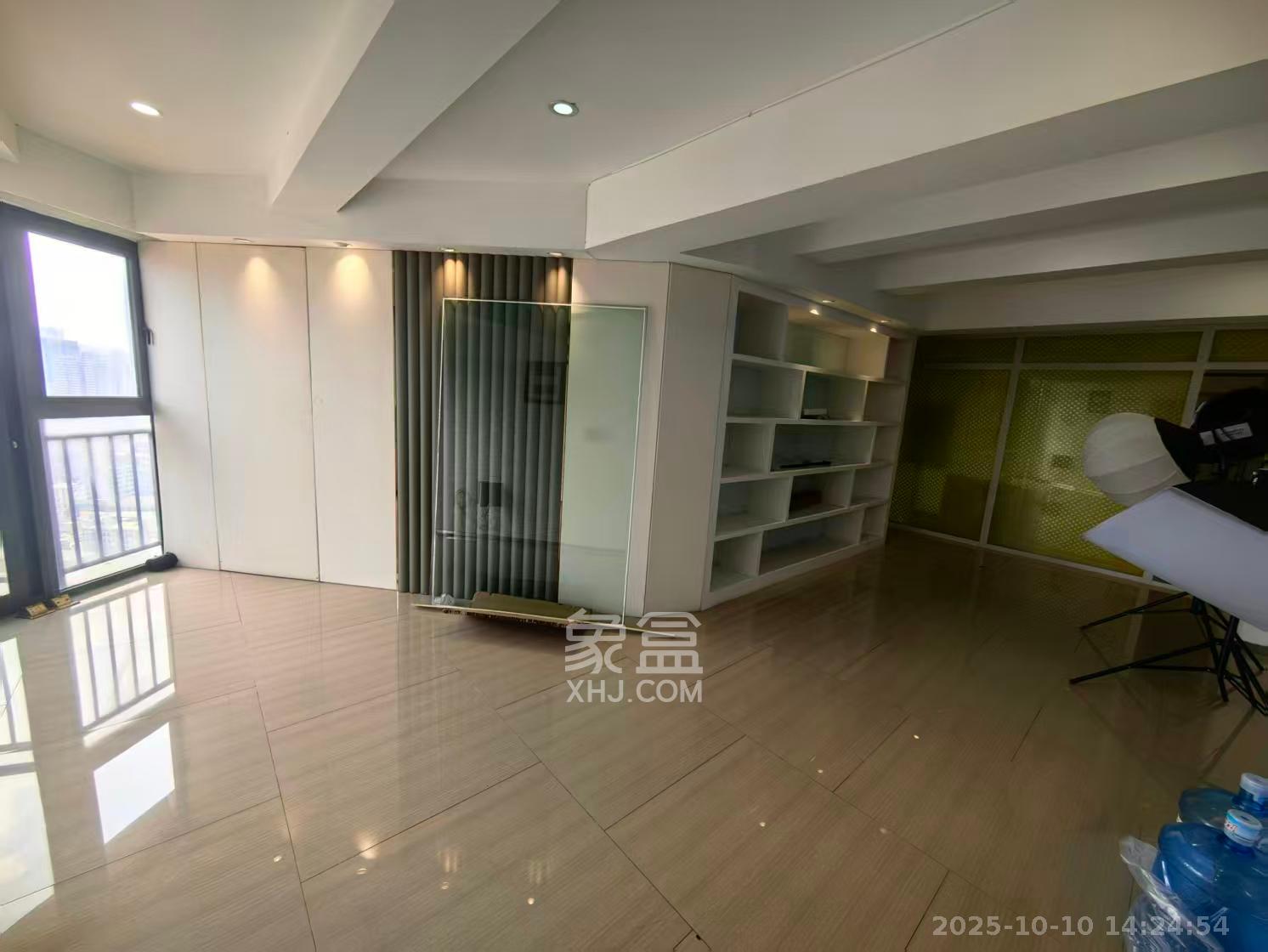 潮宗御苑 5室2厅2卫 8000.0元/月 潮宗御苑 5室2厅2卫 8000.0元/月室内图