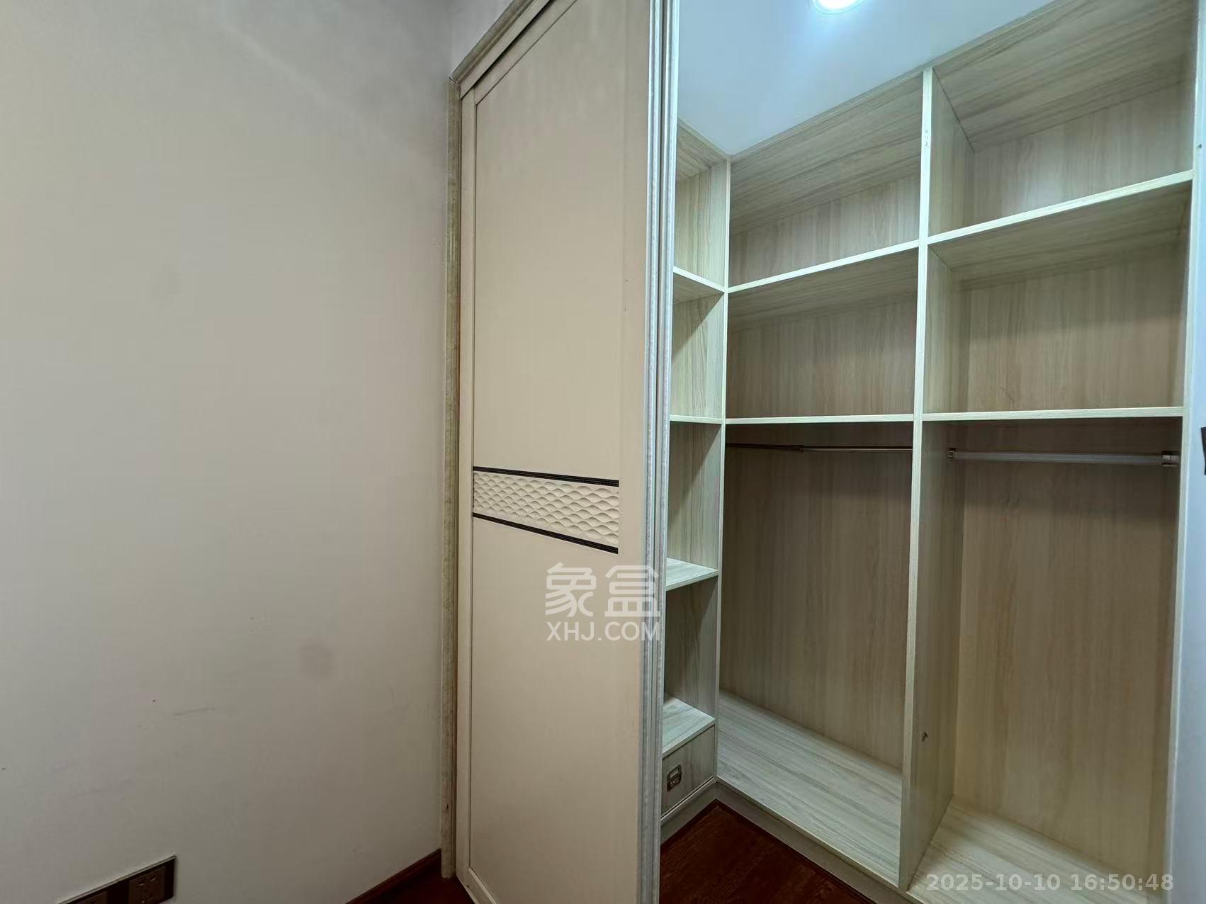 锦湘国际星城四期(金丽苑)  3室2厅1卫    2600.0元/月 锦湘国际星城四期(金丽苑)  3室2厅1卫    2600.0元/月室内图