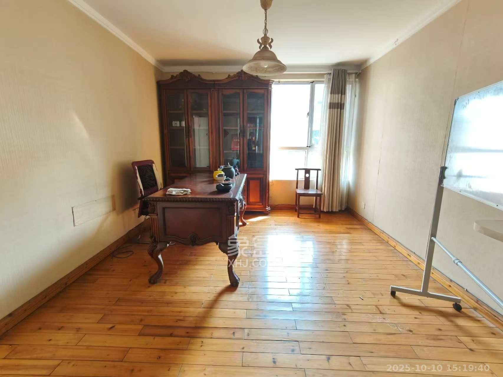 幸福里(幸福里一期) 5室2厅3卫 4800.0元/月 幸福里(幸福里一期) 5室2厅3卫 4800.0元/月室内图