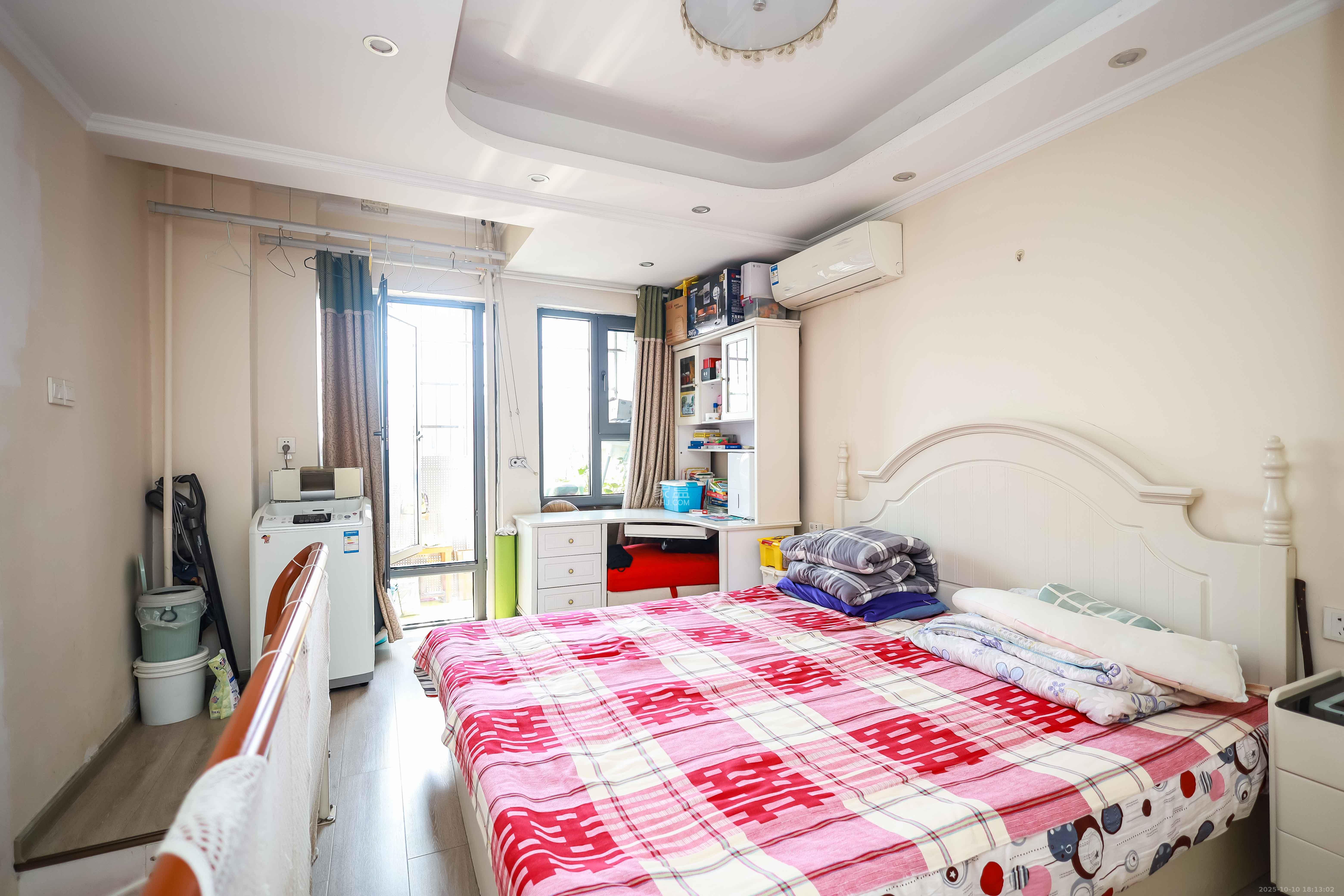 联美品格  1室1厅1卫    35.0万卧室