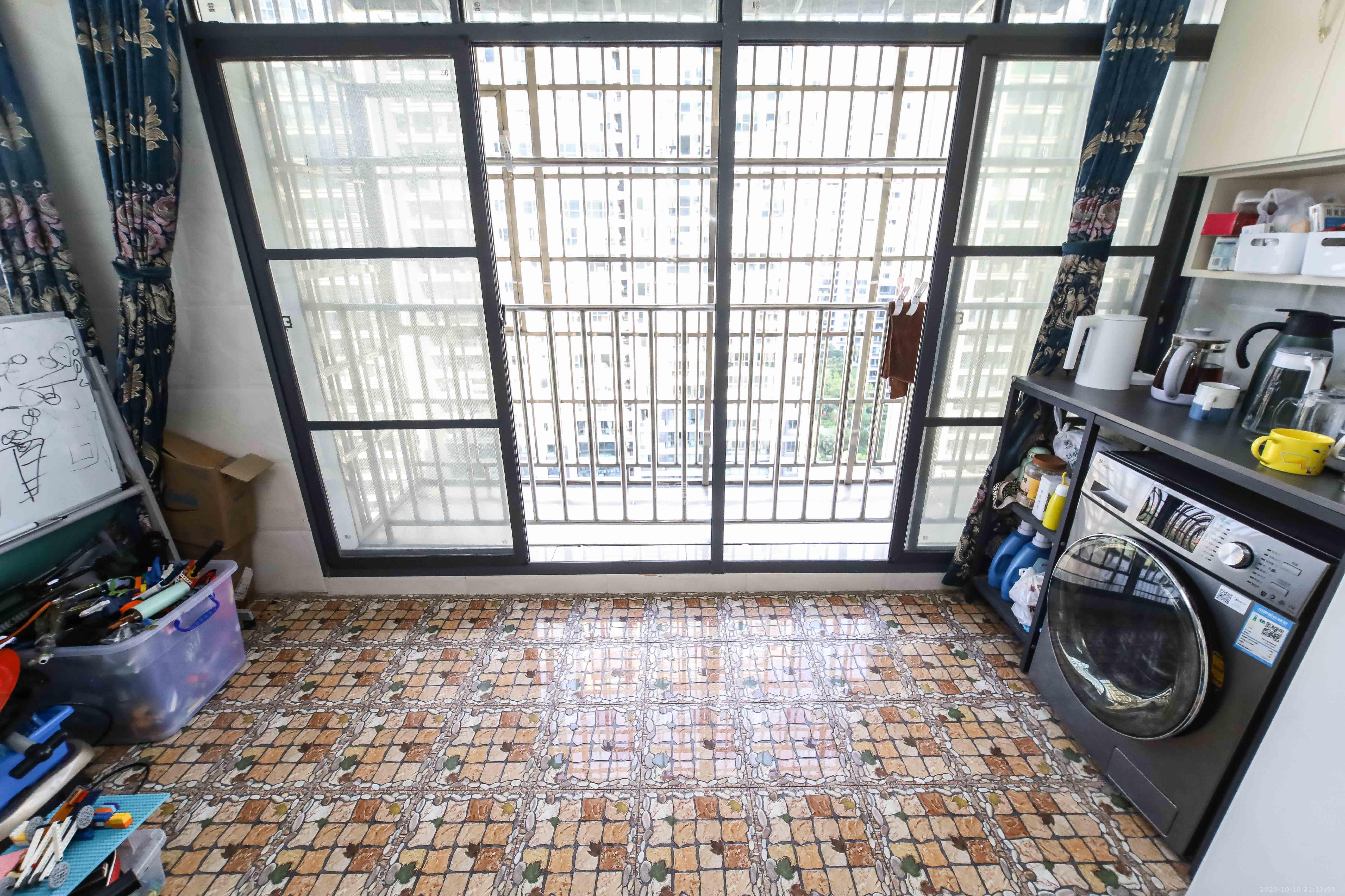 江河东澜湾  3室2厅2卫    135.0万阳台