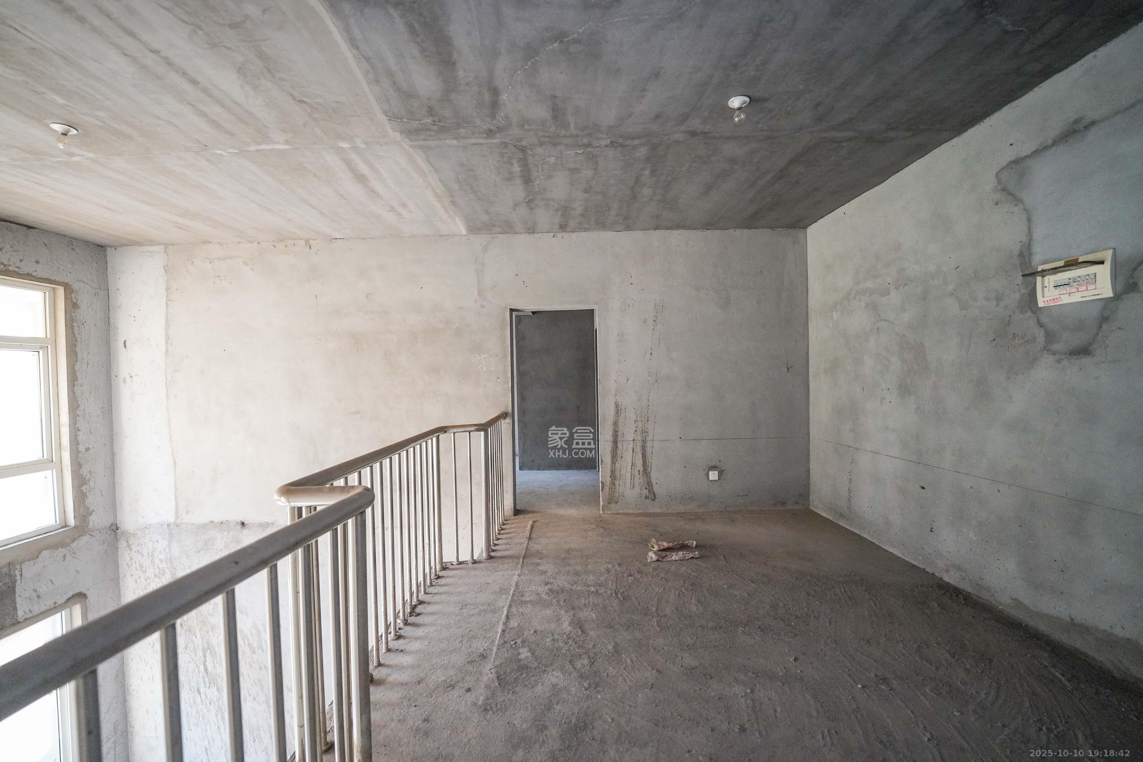 嘉华城（一期）  4室2厅2卫    150.0万卧室