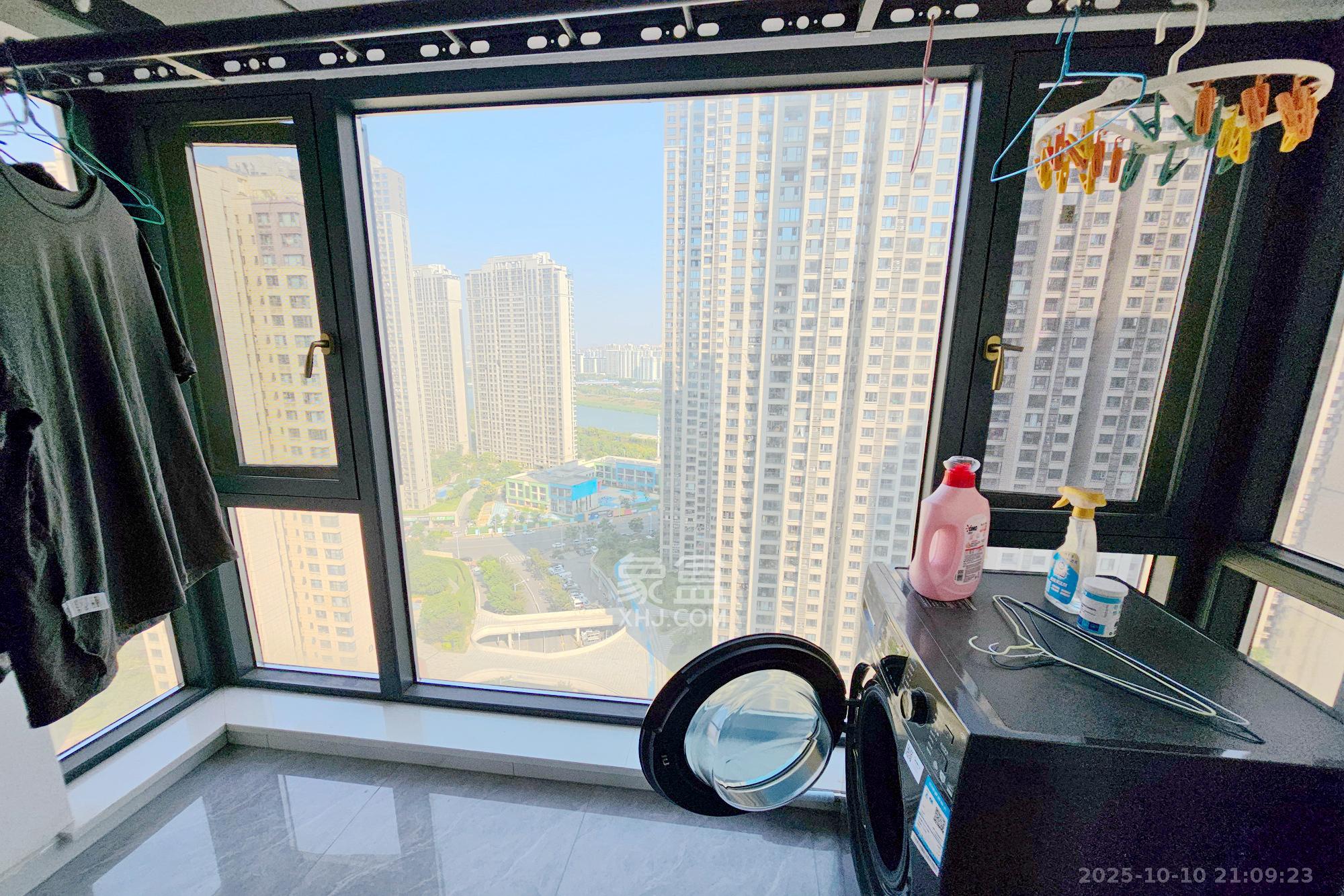 阳光城尚东湾愉景苑  4室2厅2卫    155.0万阳台