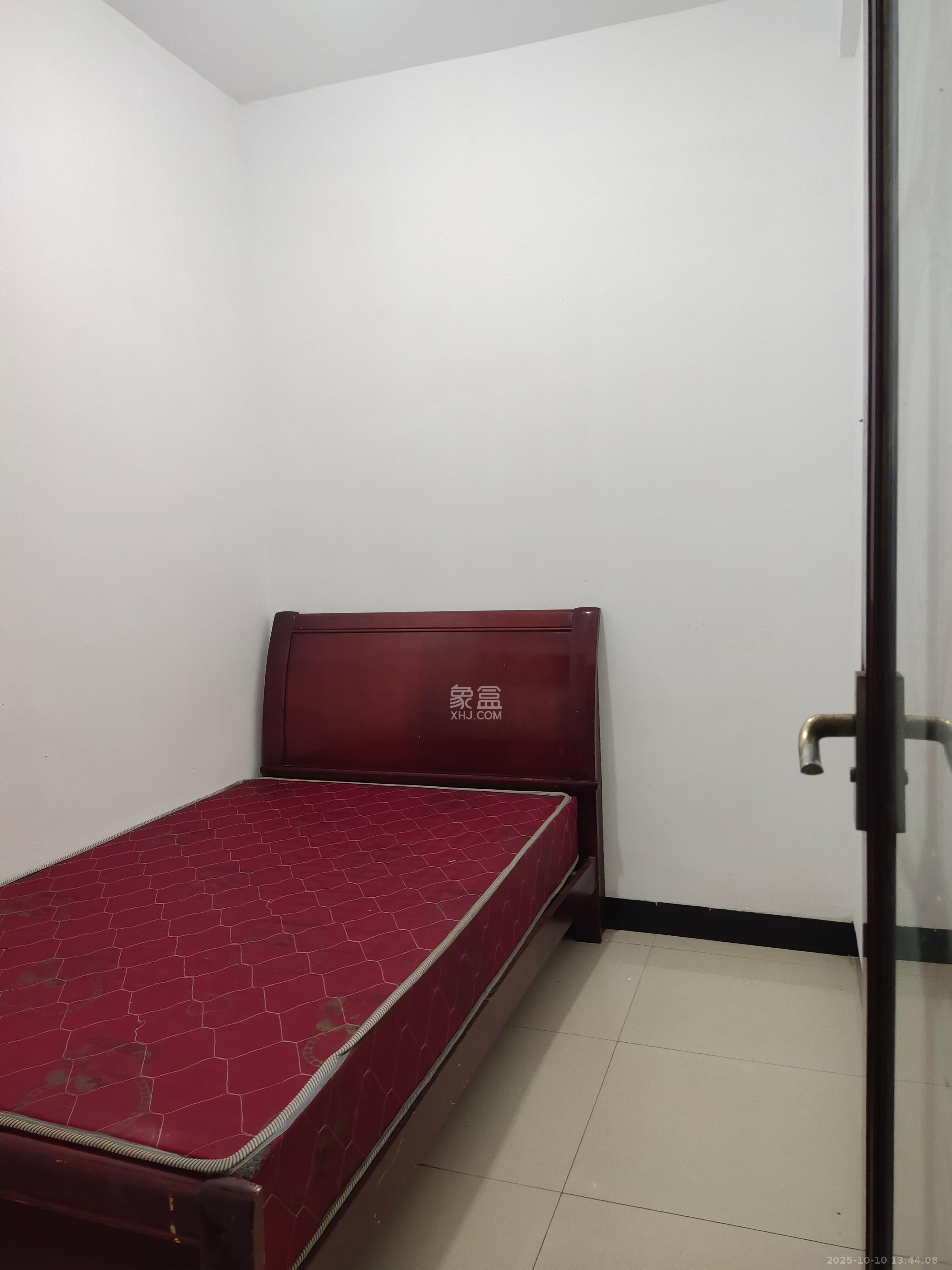 月湖安置小区（马栏山小区）  3室2厅2卫    1600.0元/月室内图