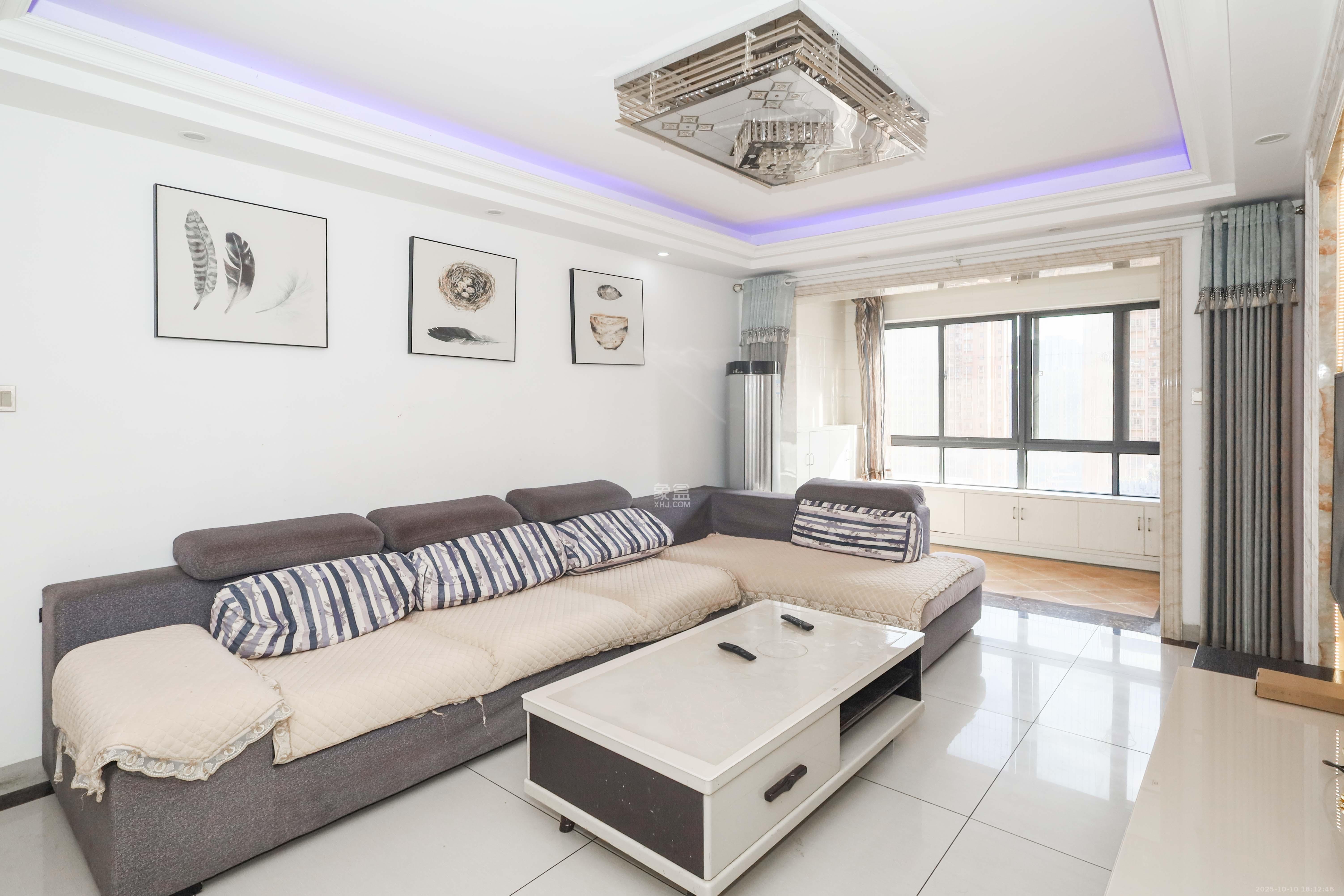 好莱城(弘德西街) 3室2厅1卫 85.0万 好莱城(弘德西街) 3室2厅1卫 85.0万客厅