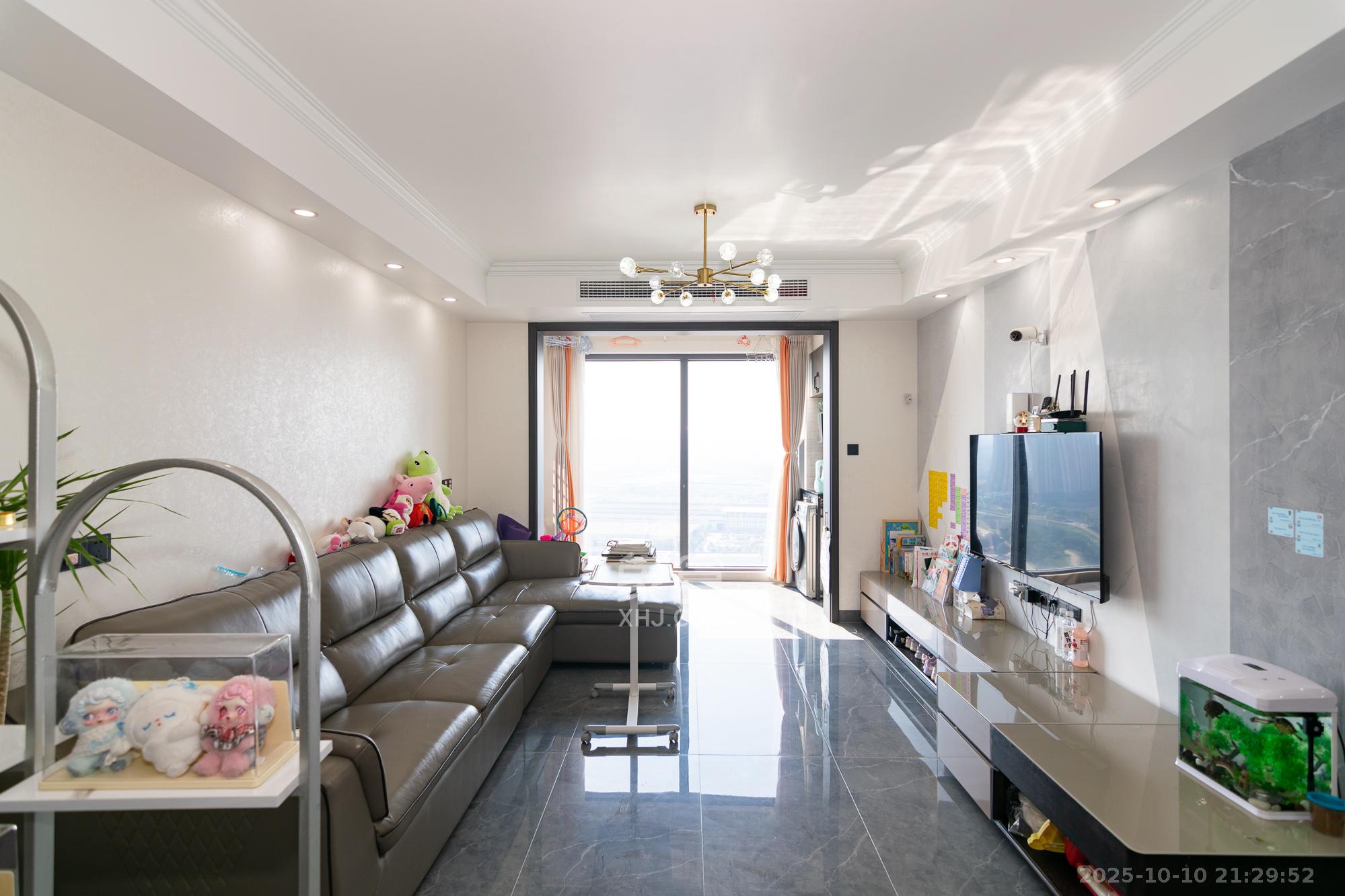 绿地香树花城 3室2厅2卫 79.9万 绿地香树花城 3室2厅2卫 79.9万客厅