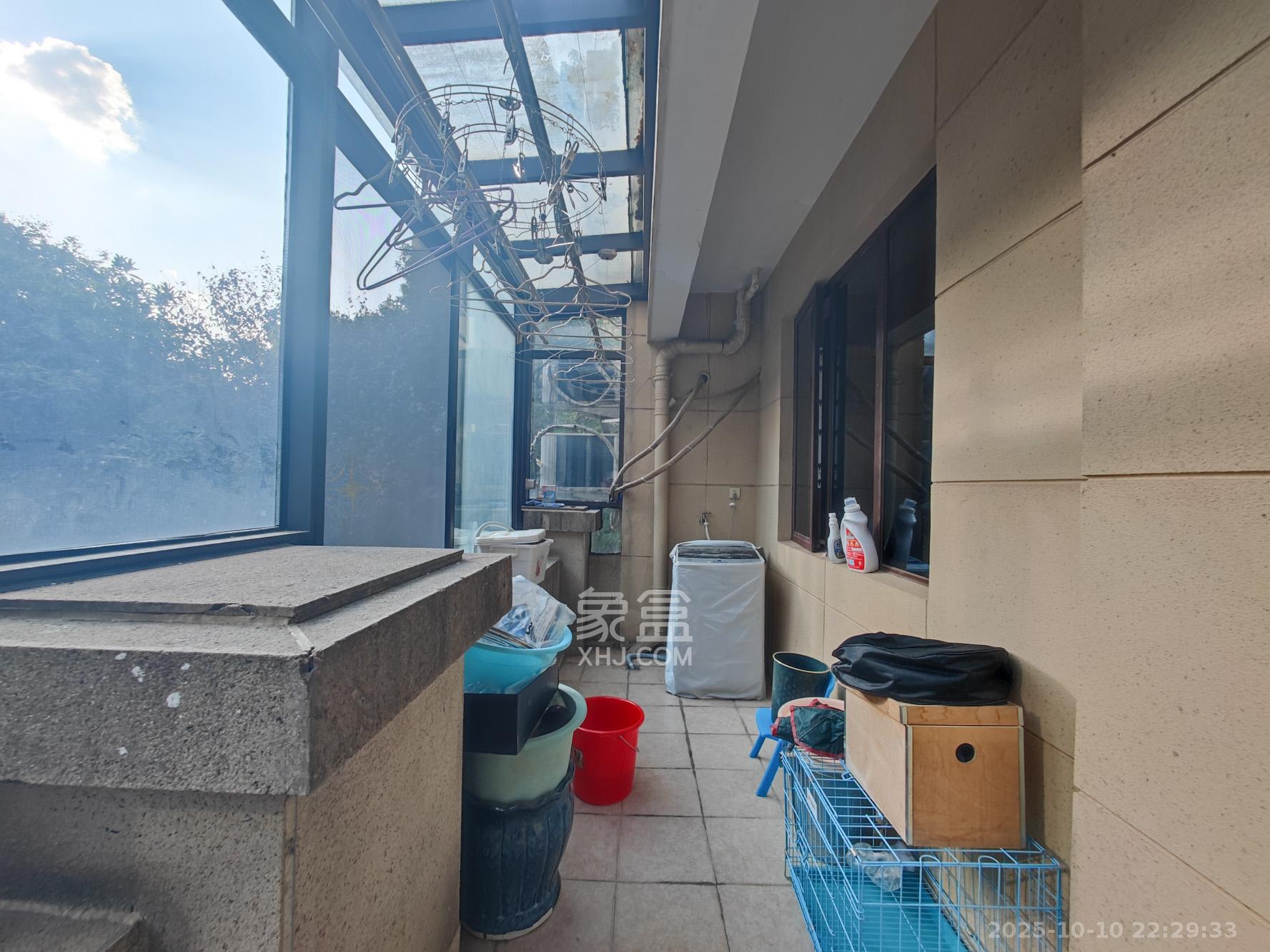 欧莱雅郡 4室2厅2卫 158.8万 欧莱雅郡 4室2厅2卫 158.8万阳台