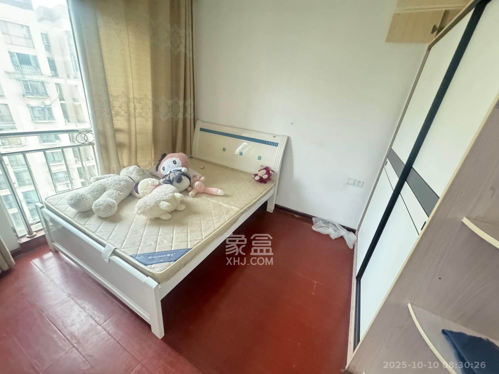 卓越蔚蓝海岸二期  3室2厅2卫    2000.0元/月室内图