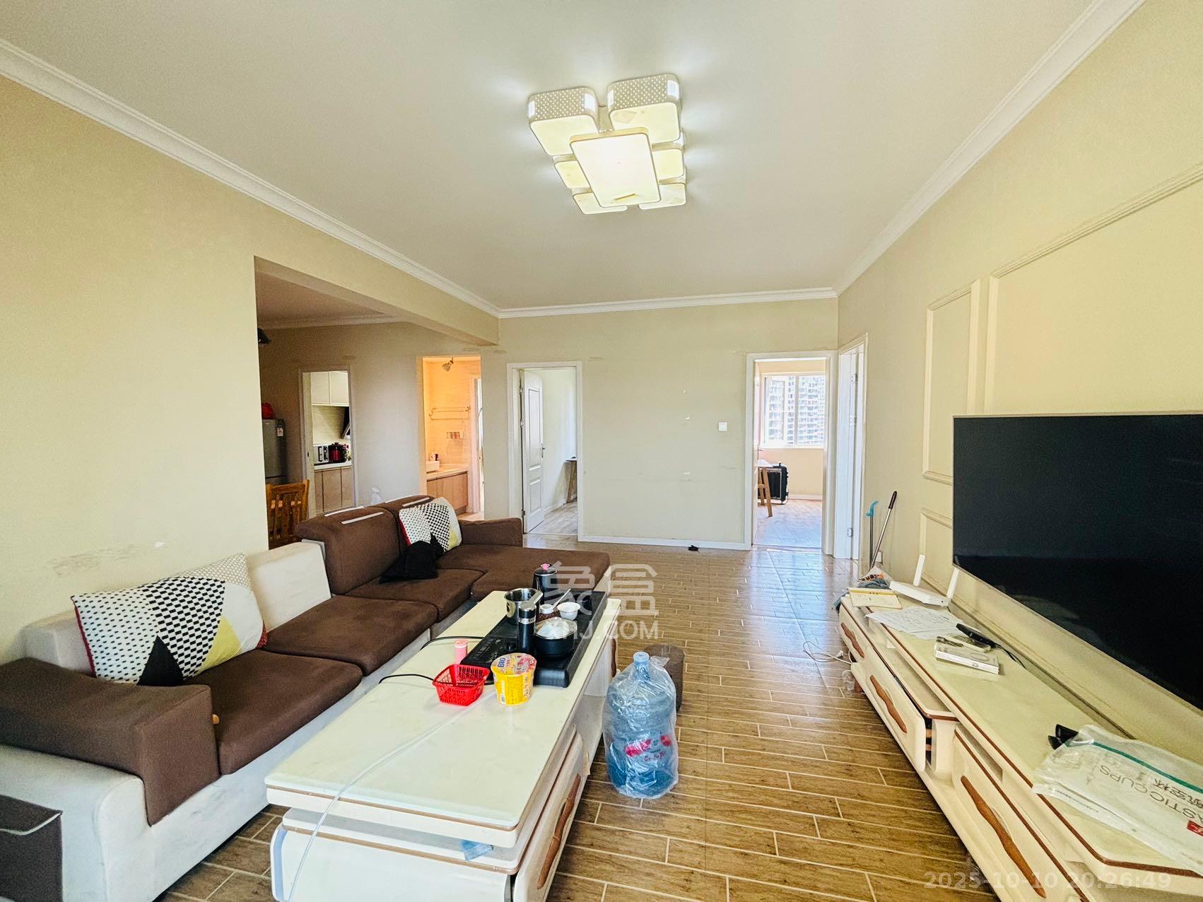 保利香槟国际  3室2厅1卫    2000.0元/月室内图