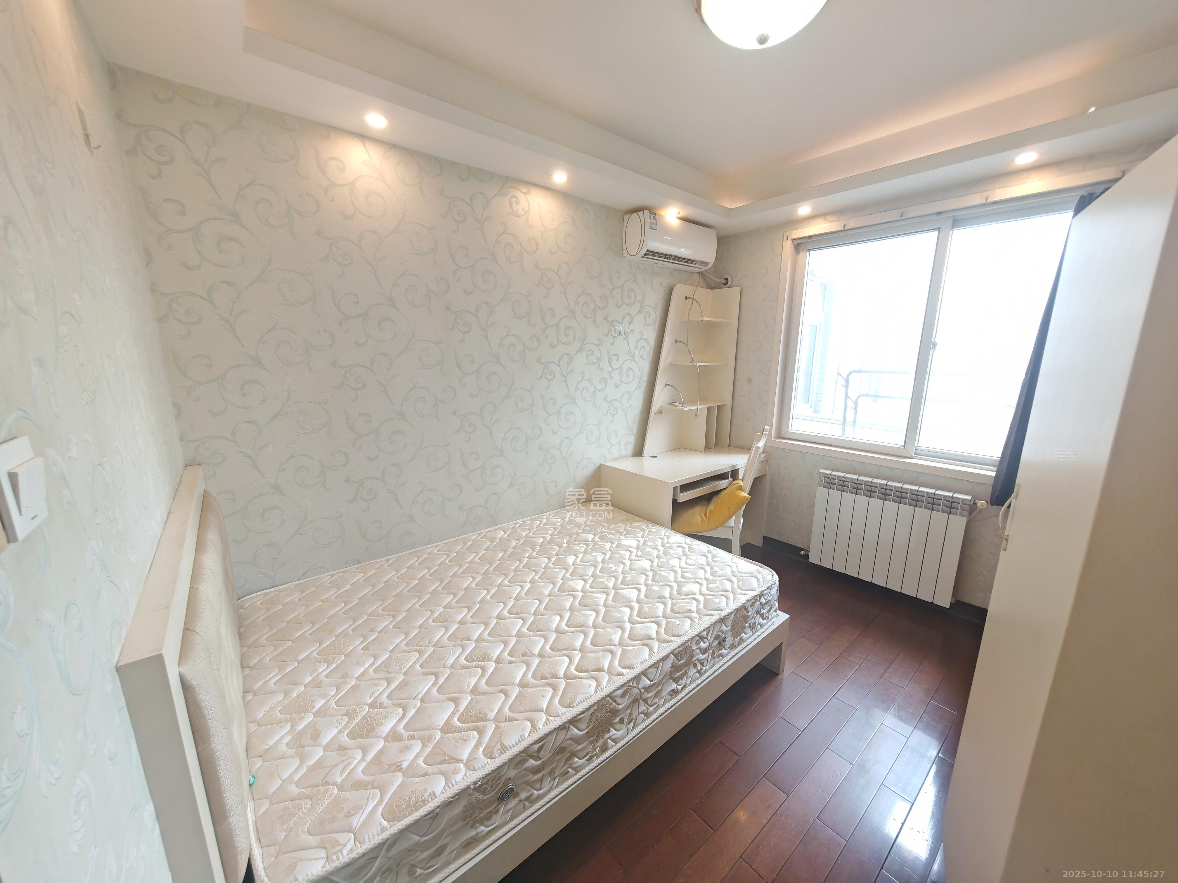 五一华府 3室2厅2卫 5000.0元/月 五一华府 3室2厅2卫 5000.0元/月室内图