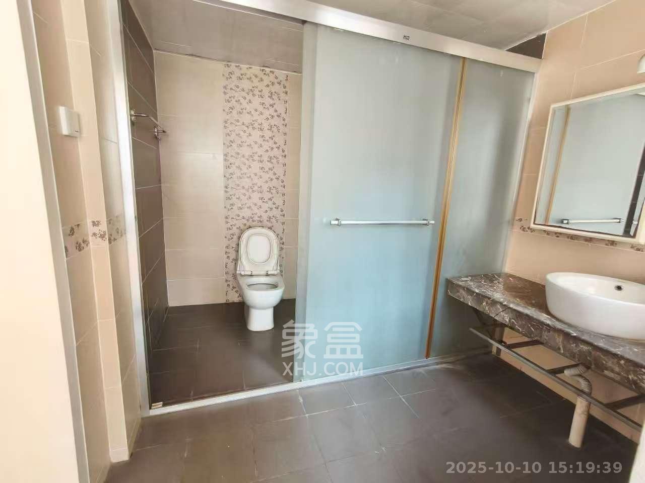 幸福里(幸福里一期) 5室2厅3卫 4800.0元/月 幸福里(幸福里一期) 5室2厅3卫 4800.0元/月室内图