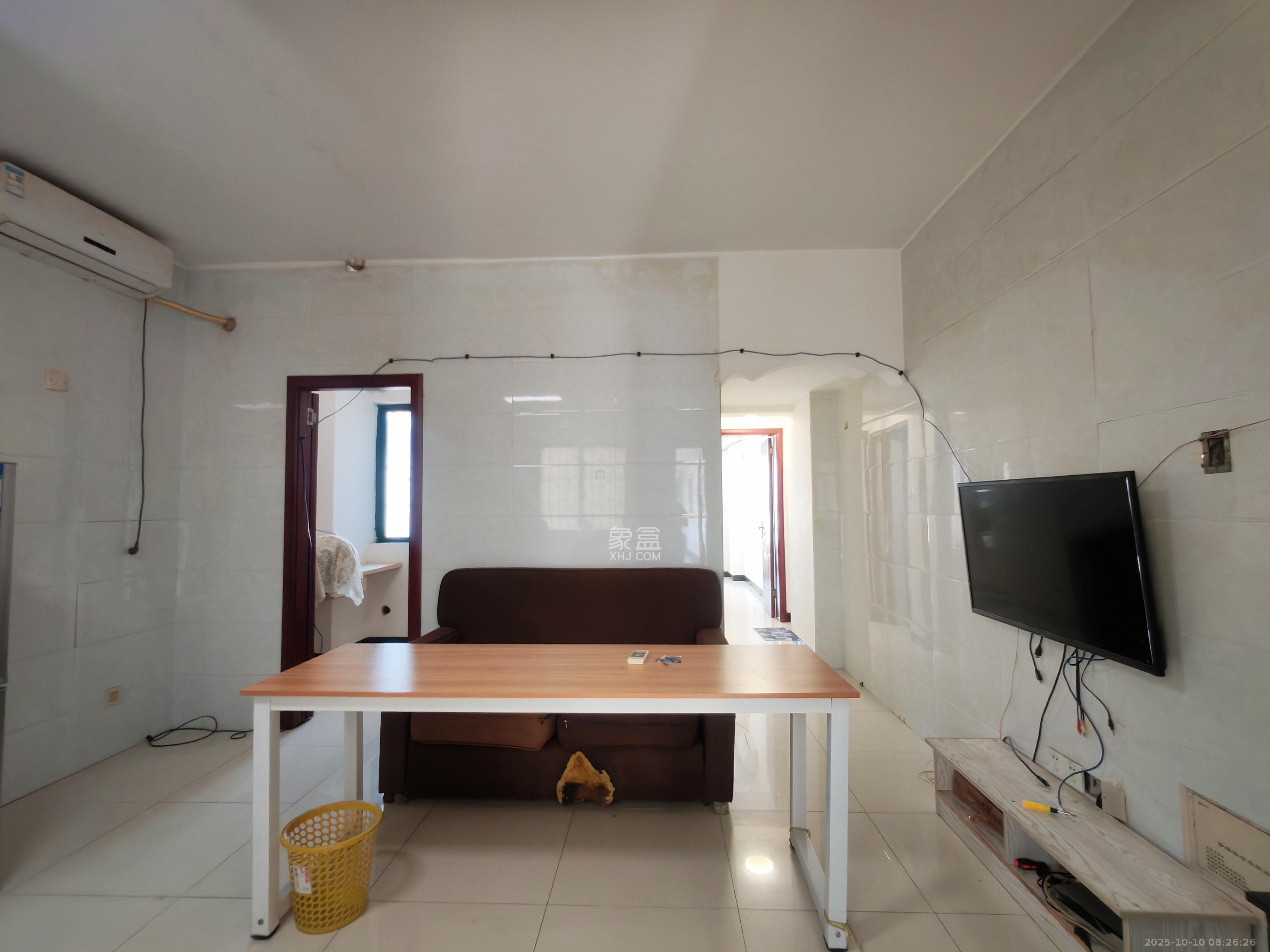 华天LOHO小镇  1室1厅1卫    1000.0元/月 华天LOHO小镇  1室1厅1卫    1000.0元/月室内图