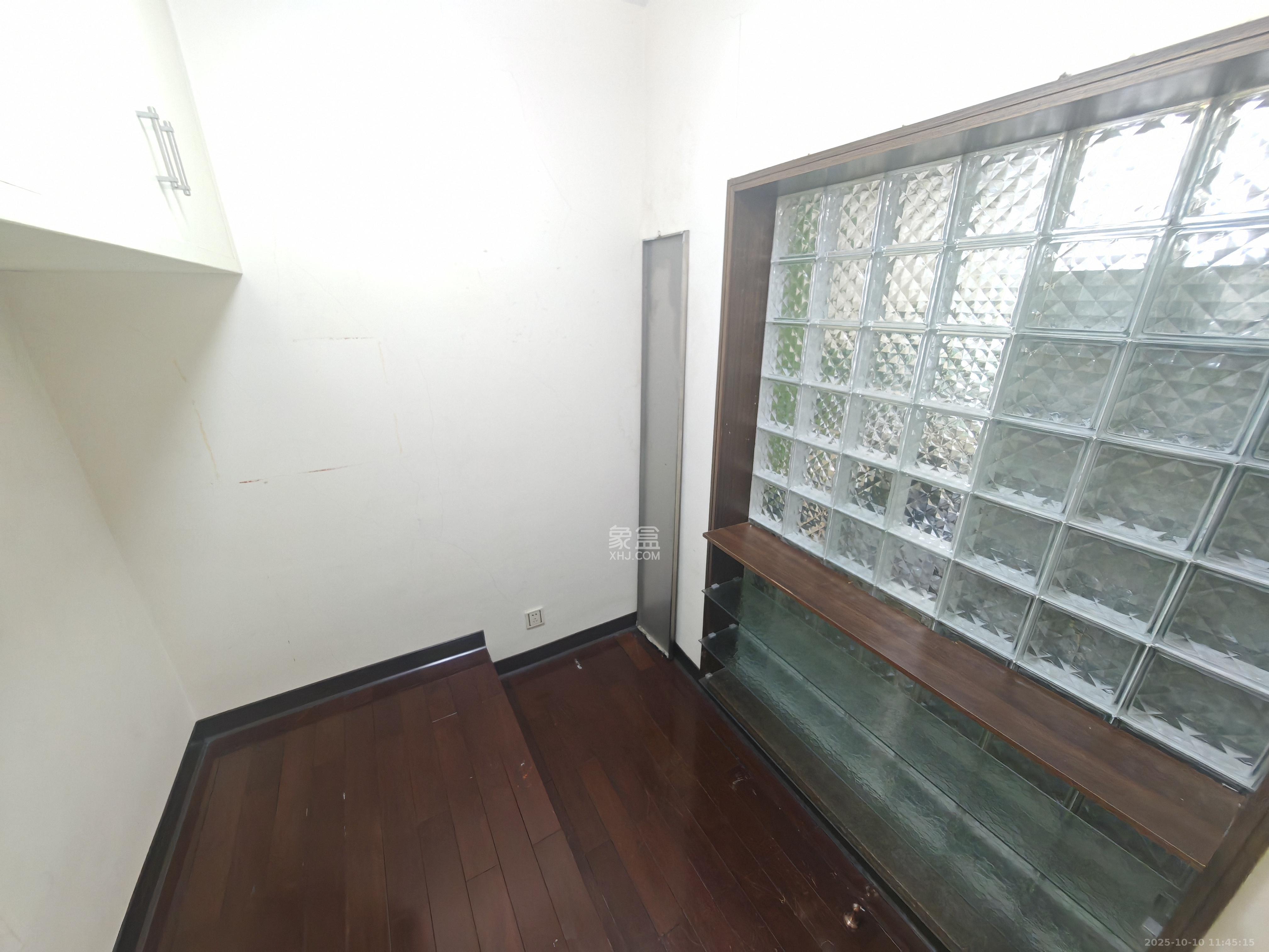 五一华府 3室2厅2卫 5000.0元/月 五一华府 3室2厅2卫 5000.0元/月室内图