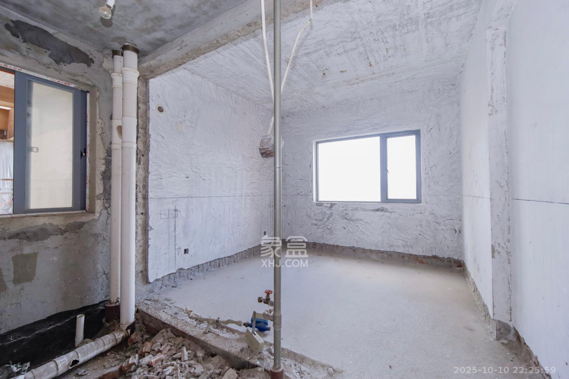 上海城小区  4室2厅2卫    168.0万卧室