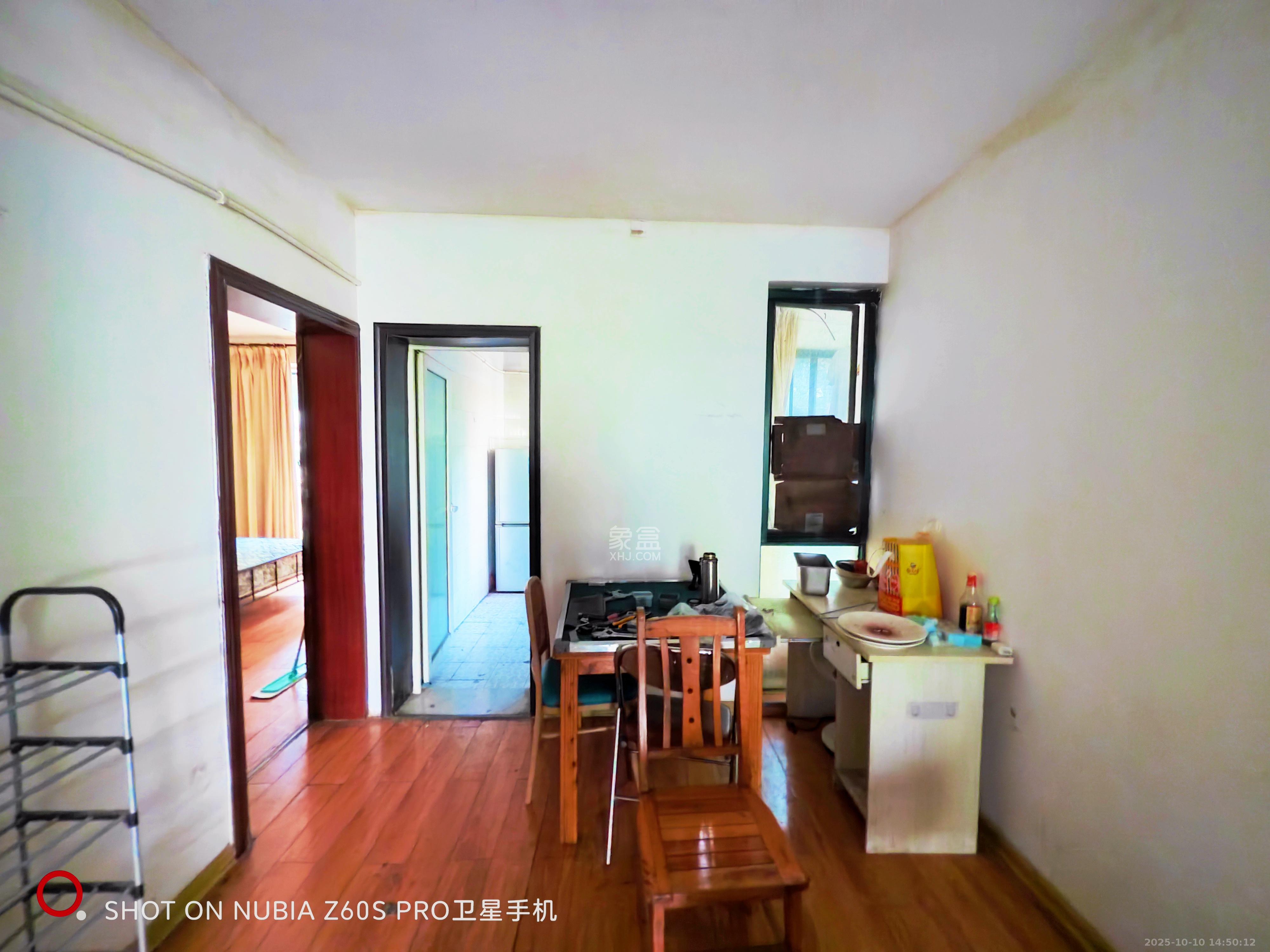 东方新城  3室2厅2卫    2600.0元/月 东方新城  3室2厅2卫    2600.0元/月