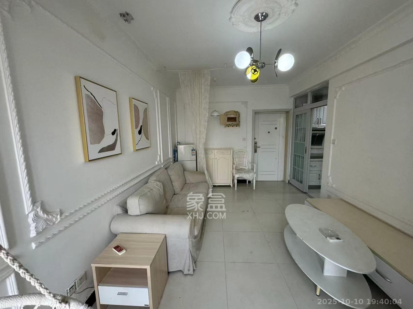 中天广场  1室1厅1卫    2000.0元/月室内图