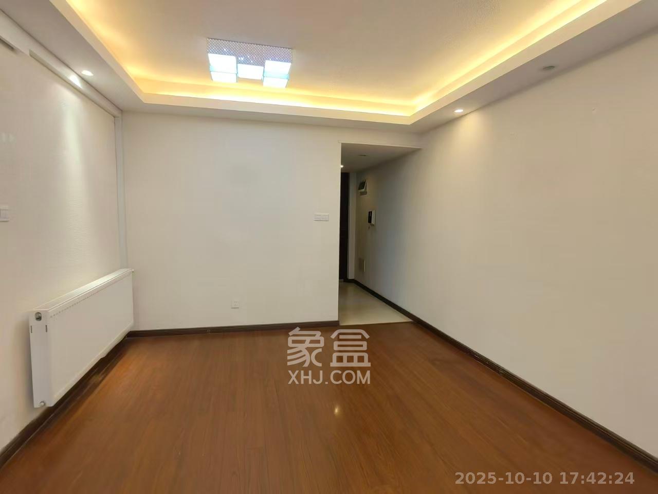 万科城  3室2厅1卫    2300.0元/月室内图