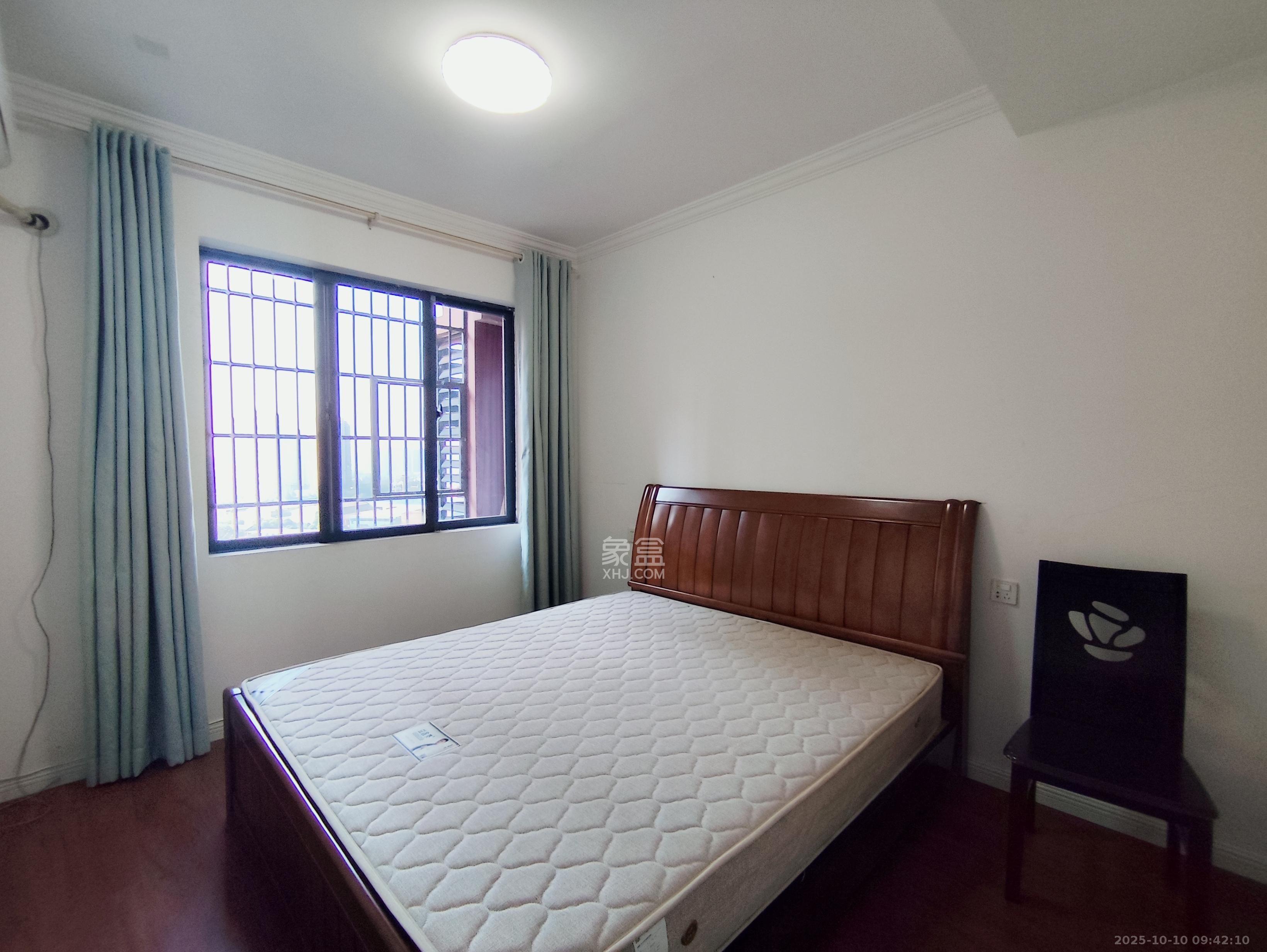 辉宏橄榄城  4室2厅2卫    2200.0元/月室内图