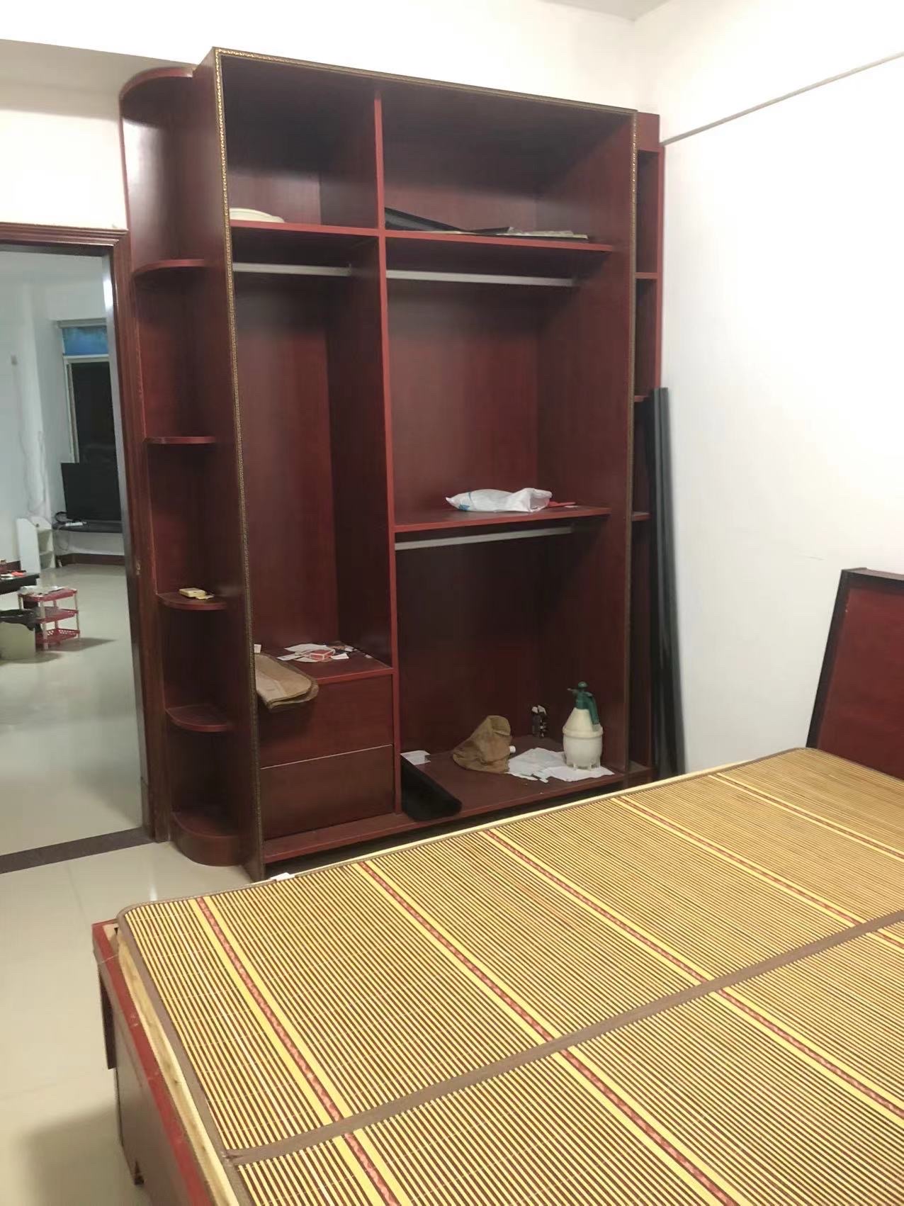 华秀小区  2室1厅1卫    1600.0元/月 华秀小区  2室1厅1卫    1600.0元/月室内图