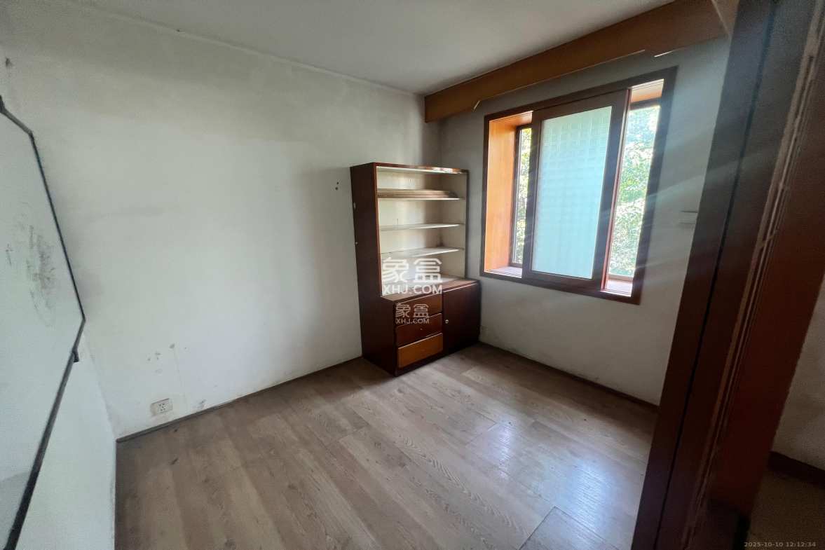 湖南中医药大学梨子山宿舍 2室2厅1卫 1800.0元/月 湖南中医药大学梨子山宿舍 2室2厅1卫 1800.0元/月室内图