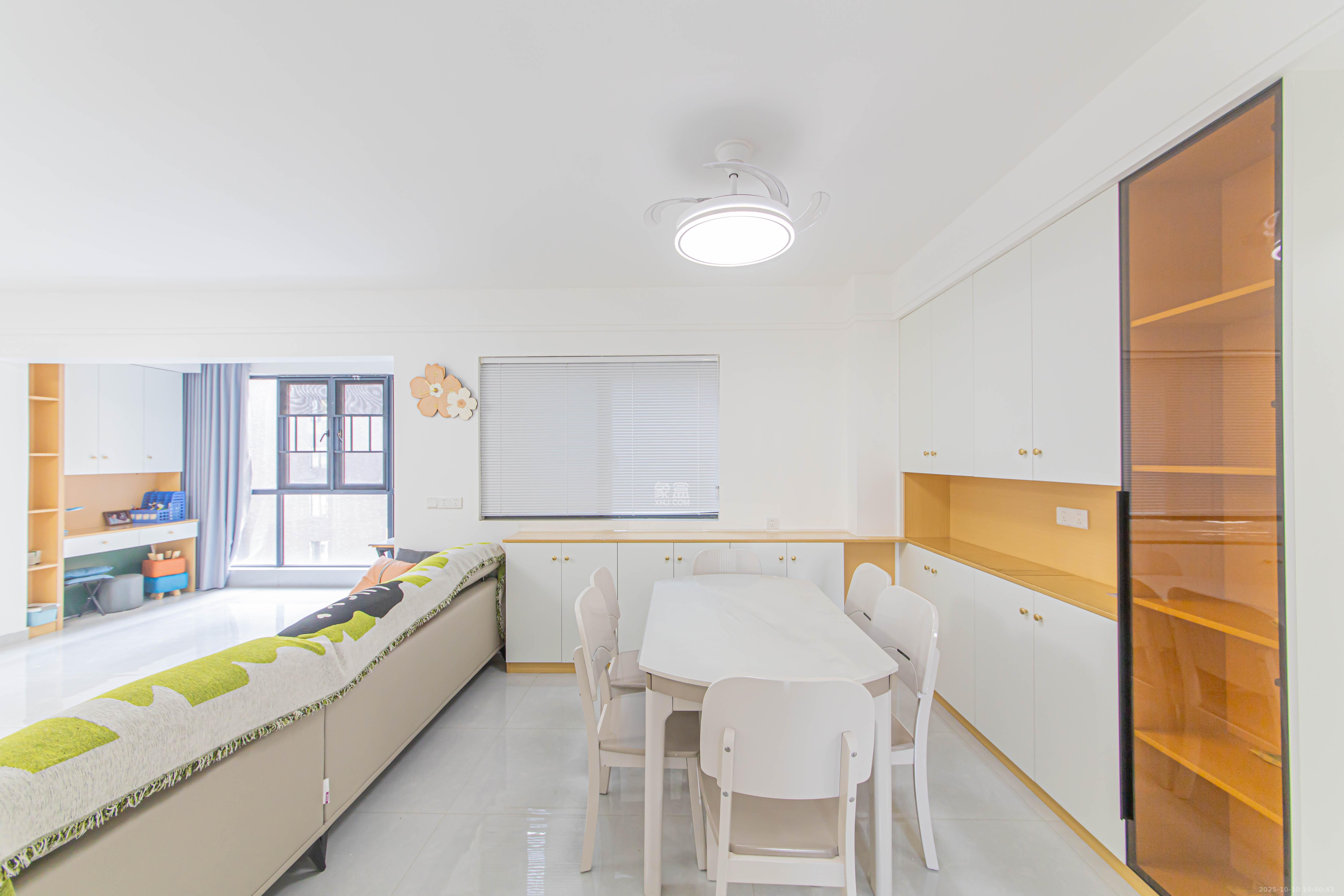 九峰远见 3室2厅2卫 155.0万 九峰远见 3室2厅2卫 155.0万客厅