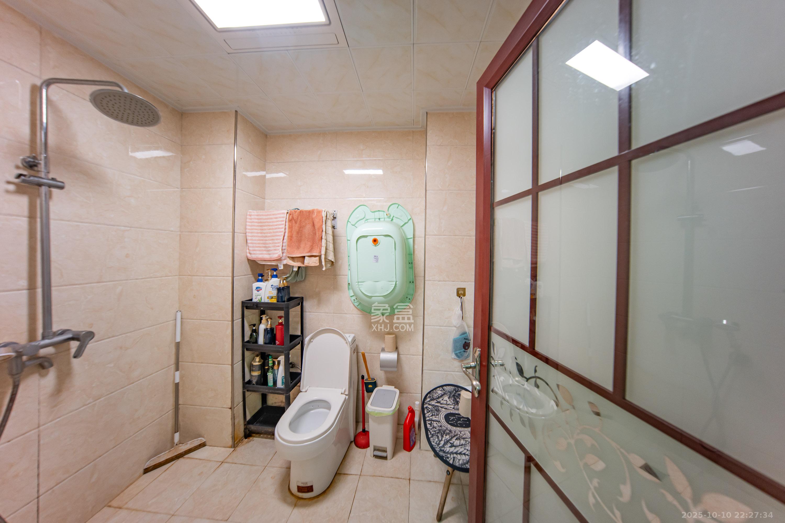 枫华府第  3室2厅2卫    56.0万 枫华府第  3室2厅2卫    56.0万卫生间