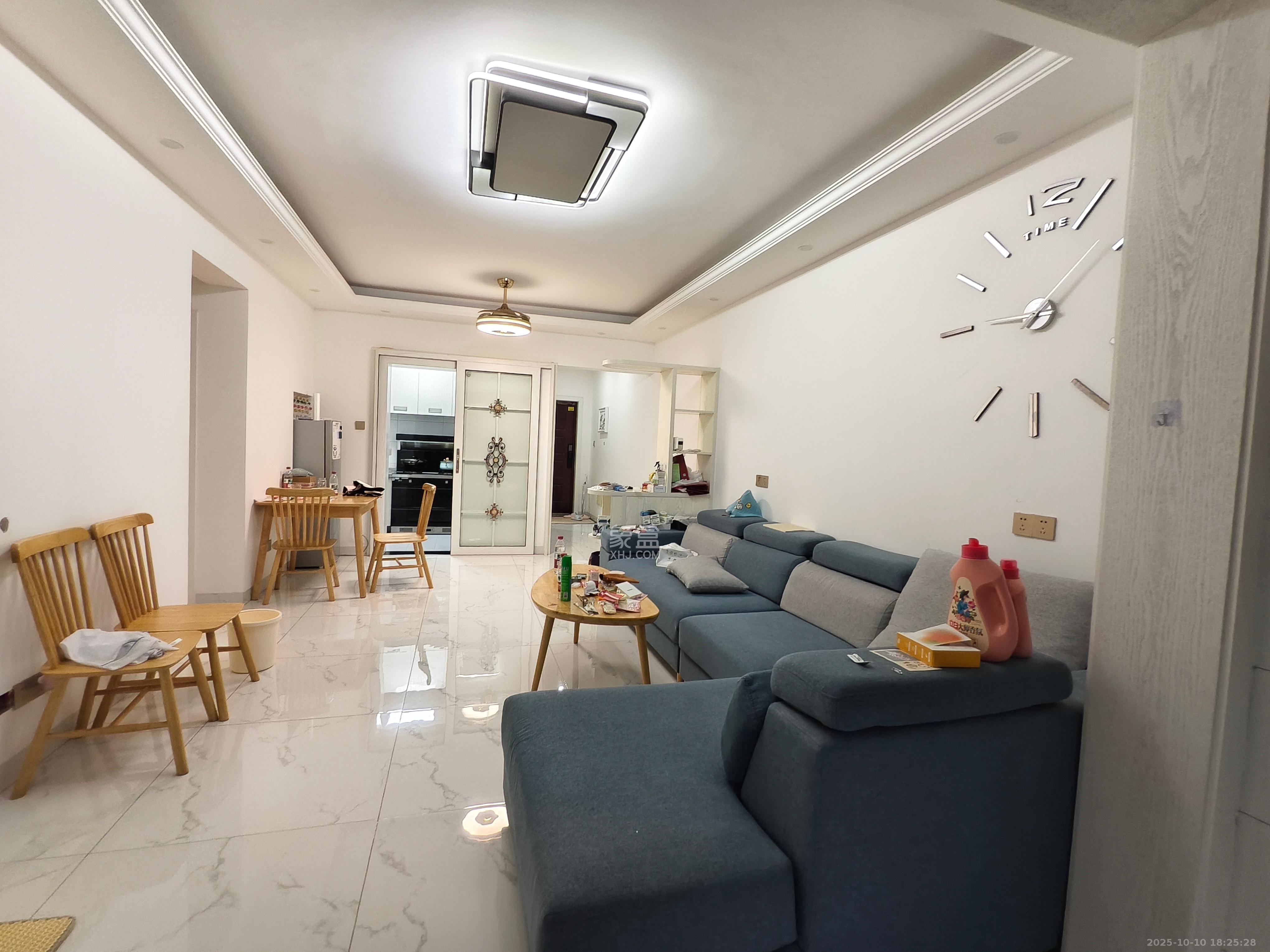 国泰九龙湾  3室2厅1卫    1900.0元/月 国泰九龙湾  3室2厅1卫    1900.0元/月室内图