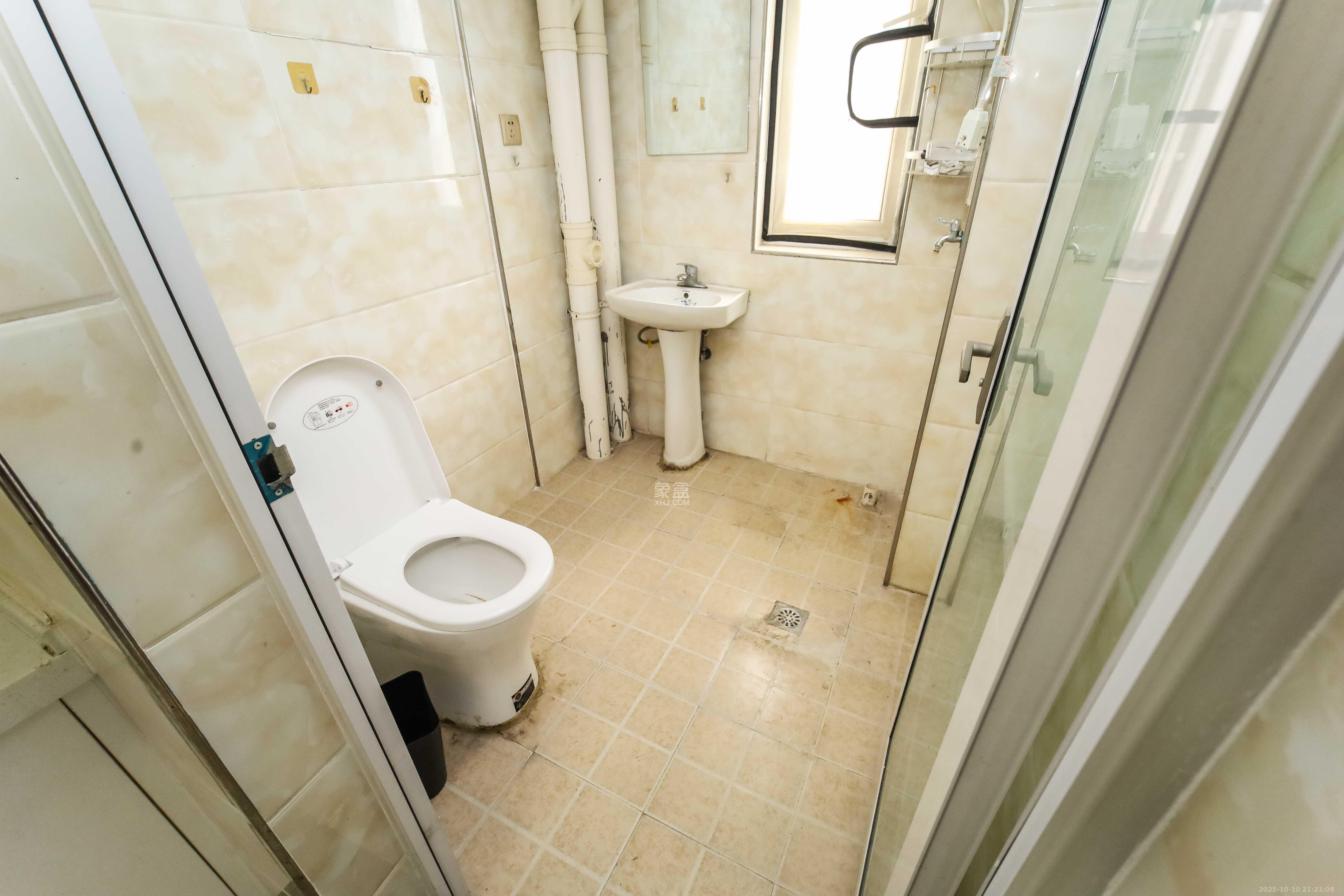 金地格林公馆  3室2厅1卫    78.0万卫生间