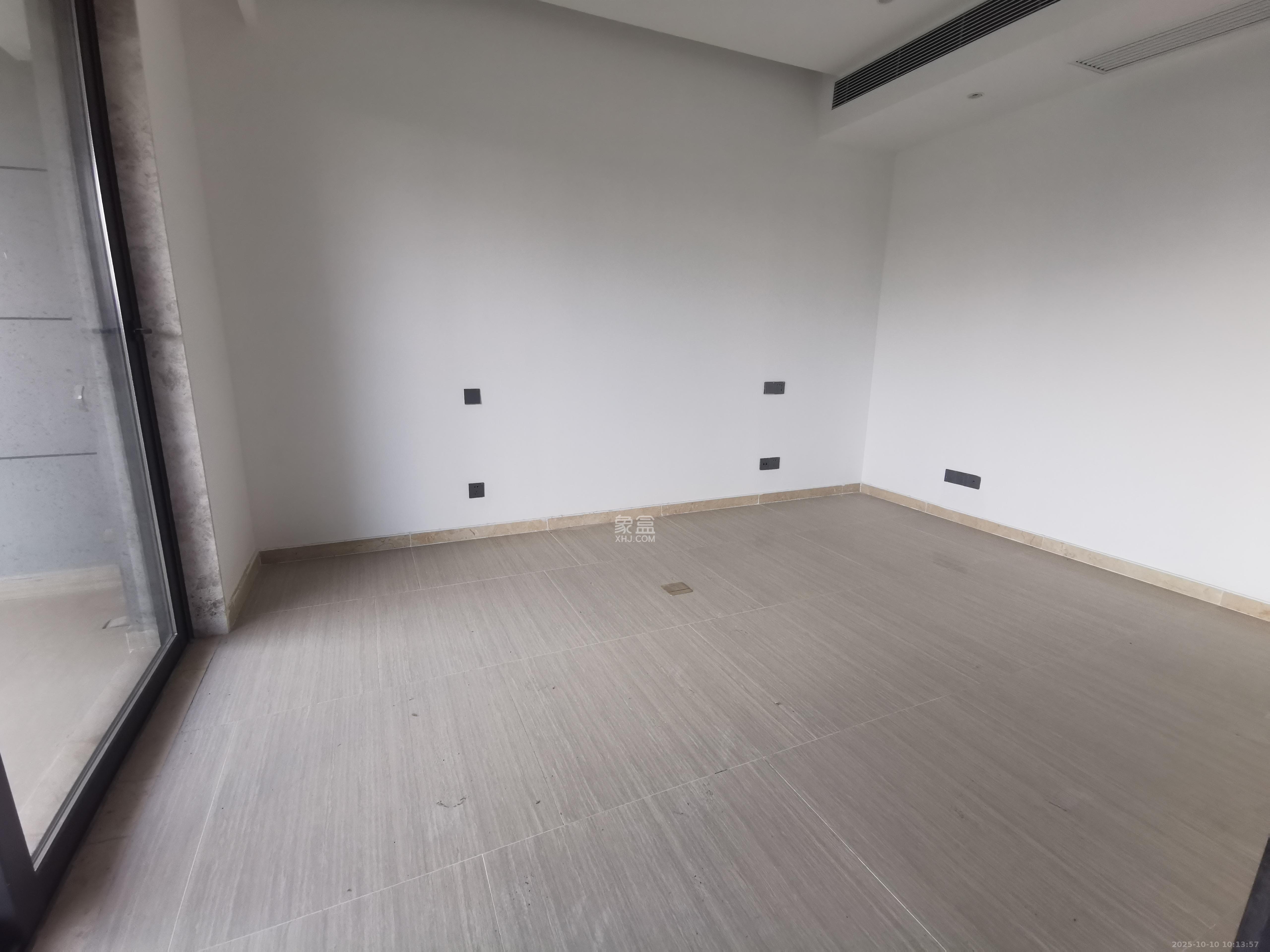 珠江颐德公馆  4室2厅2卫    10000.0元/月室内图